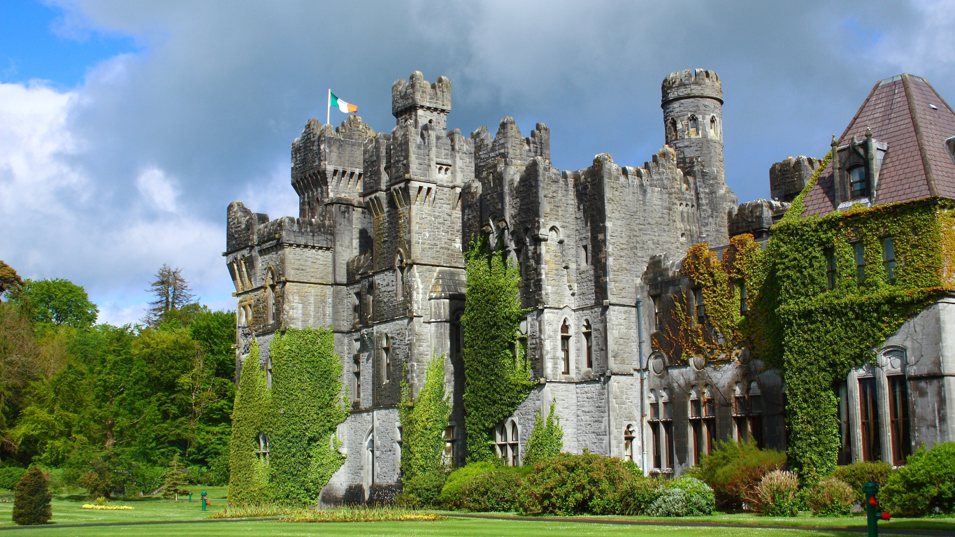 Château de Béton Gris Sous Ciel Nuageux Pendant la Journée. Wallpaper in 1366x768 Resolution