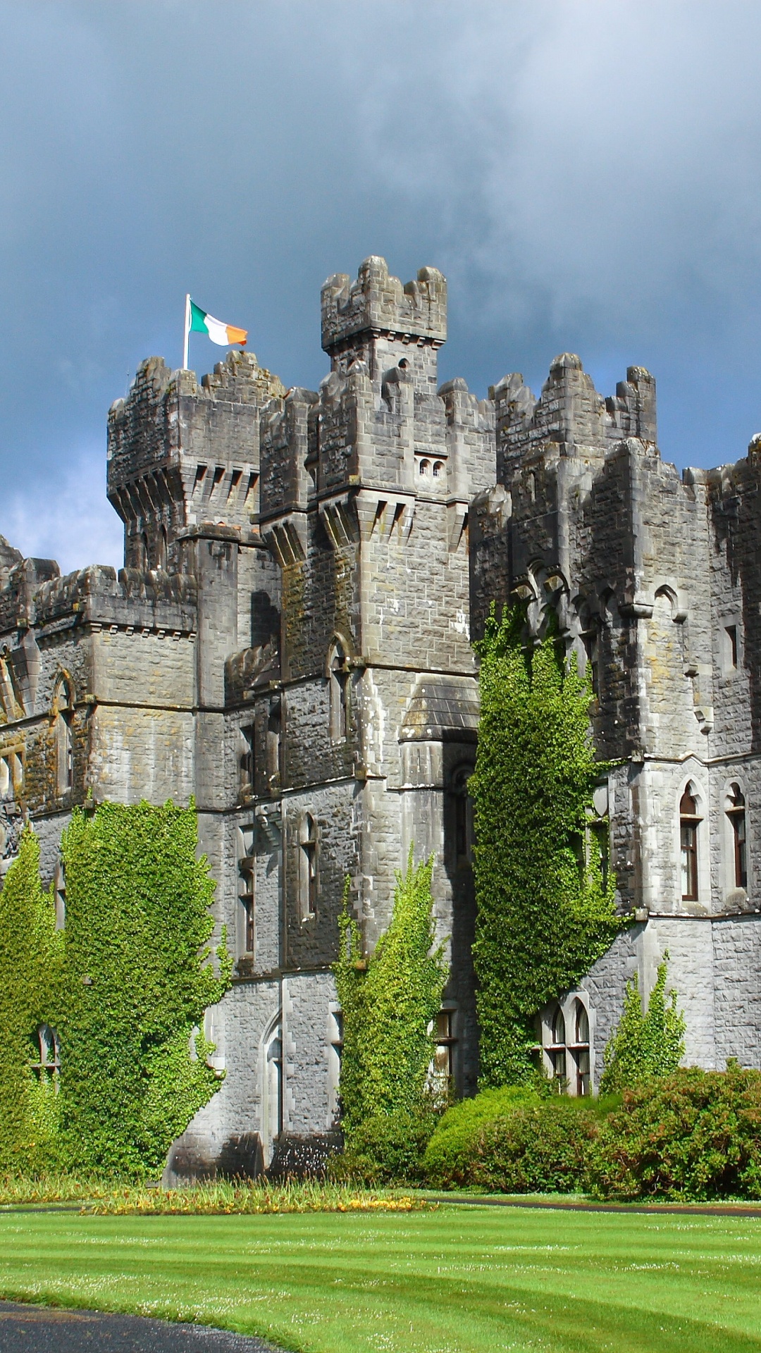 Grey Concrete Castle Under Cloudy Sky During Daytime. Wallpaper in 1080x1920 Resolution