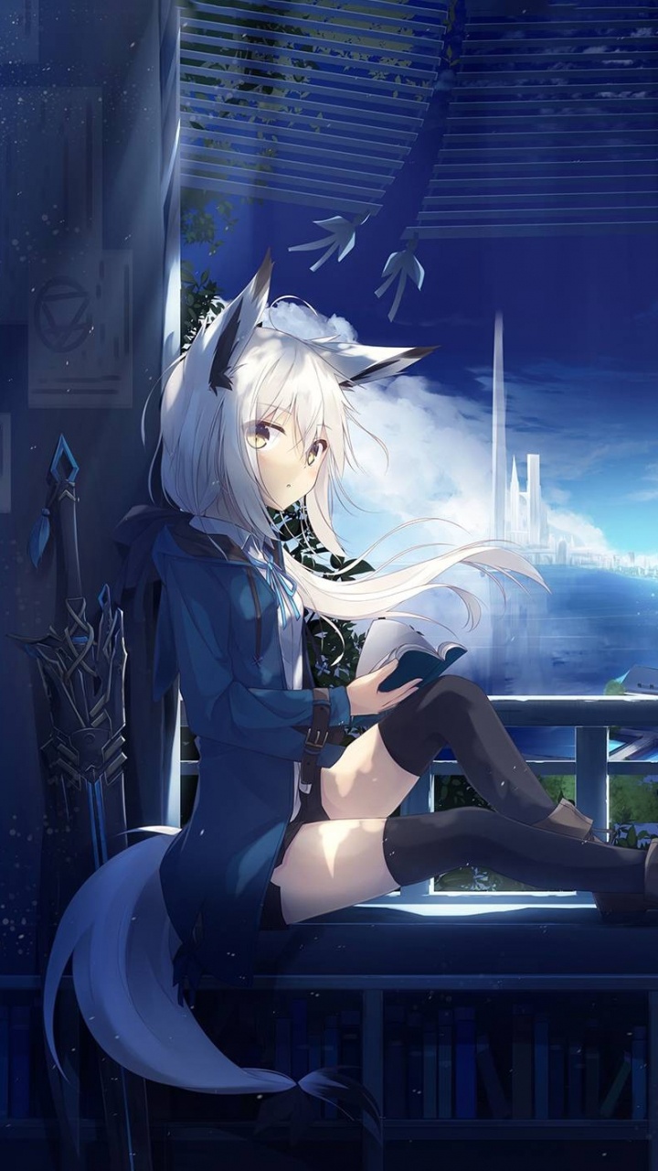 Femme en Chemise Noire Assise Sur Une Chaise Noire. Wallpaper in 720x1280 Resolution