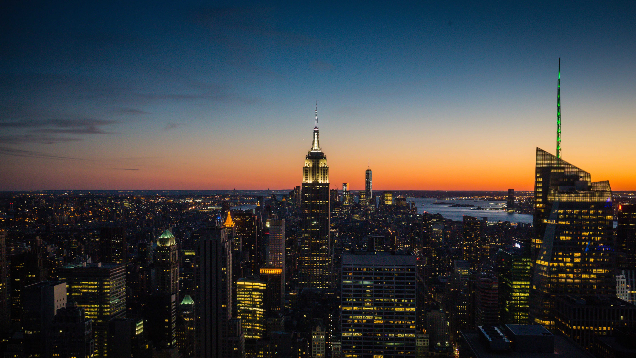 Skyline Der Stadt Bei Nacht Night. Wallpaper in 2560x1440 Resolution