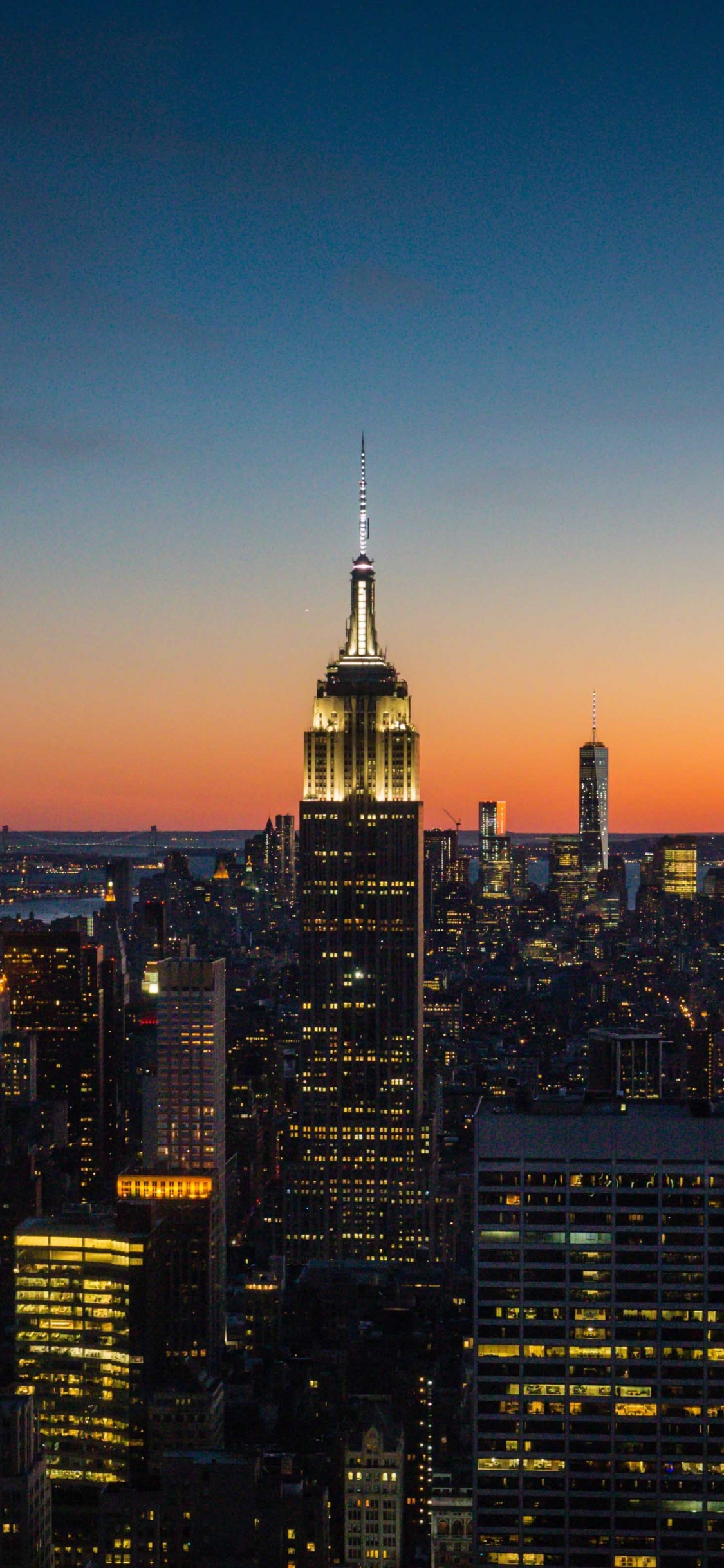 Horizon de la Ville Pendant la Nuit. Wallpaper in 1125x2436 Resolution