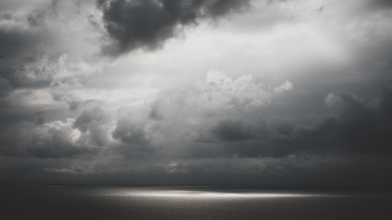 Nuages Blancs Sur la Mer. Wallpaper in 1366x768 Resolution