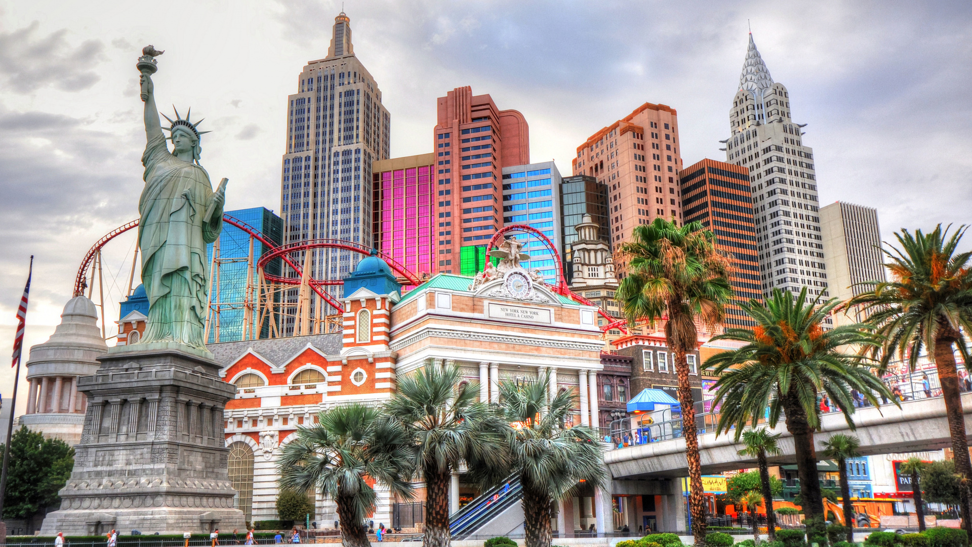 Green Palm Trees Near White and Brown Concrete Building During Daytime. Wallpaper in 1920x1080 Resolution