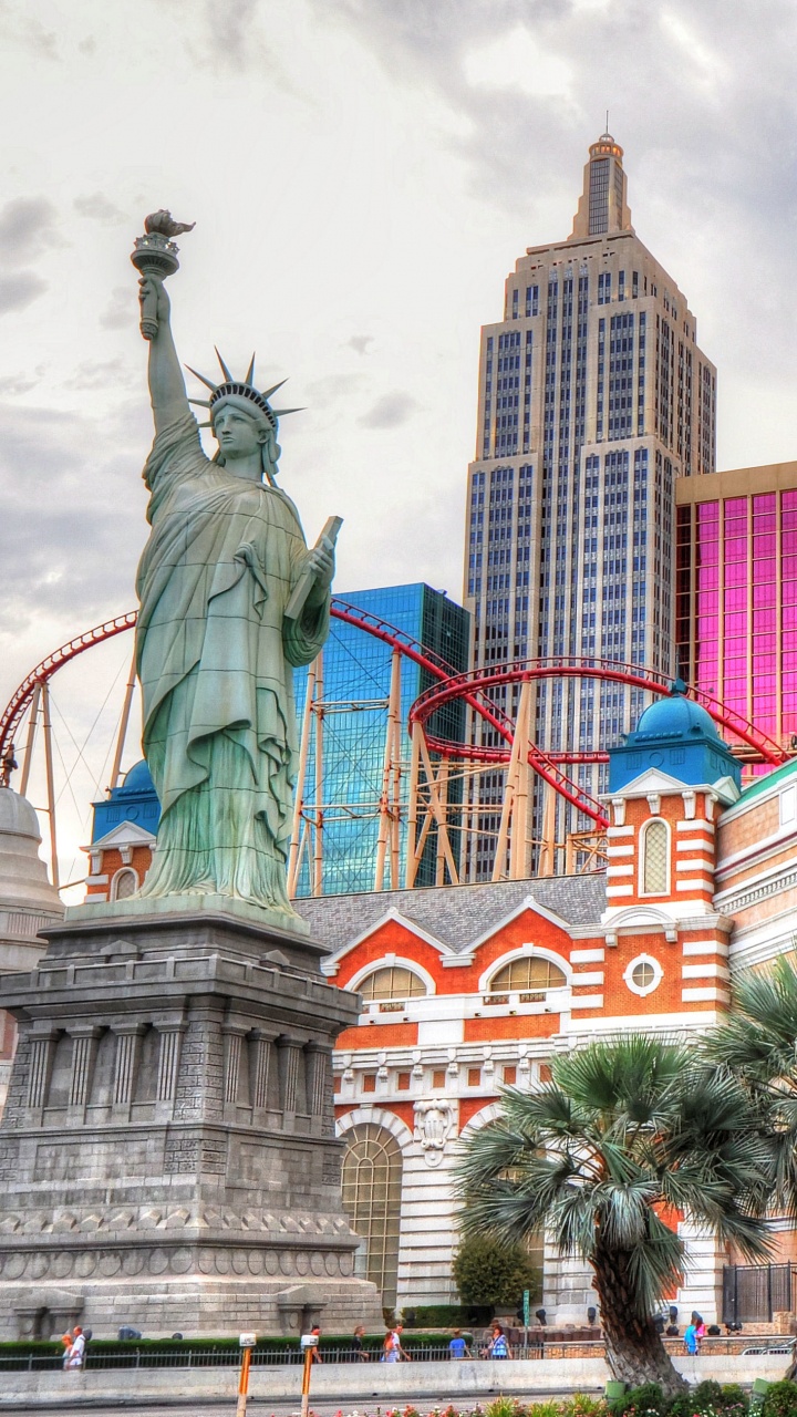 Green Palm Trees Near White and Brown Concrete Building During Daytime. Wallpaper in 720x1280 Resolution
