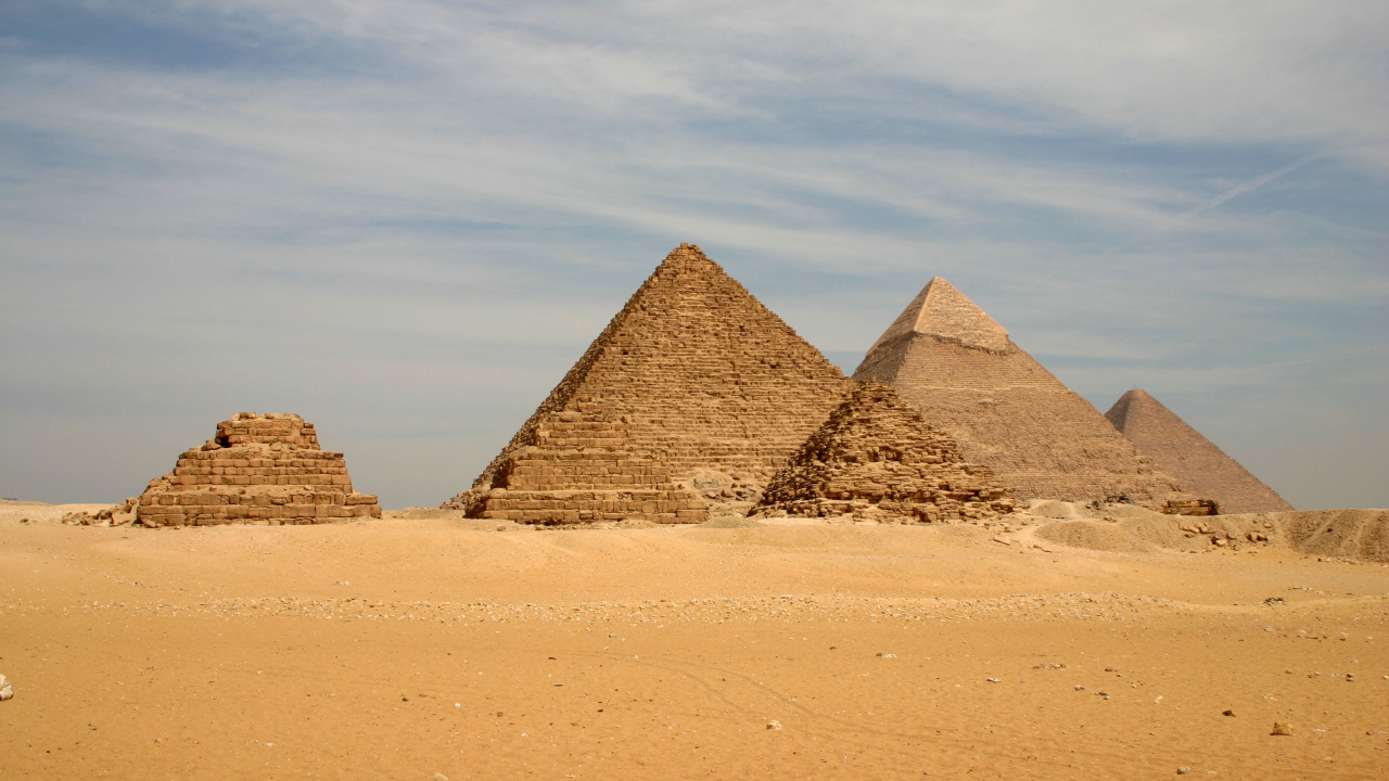 Pyramide de Gizeh Dans le Désert Pendant la Journée. Wallpaper in 1280x720 Resolution