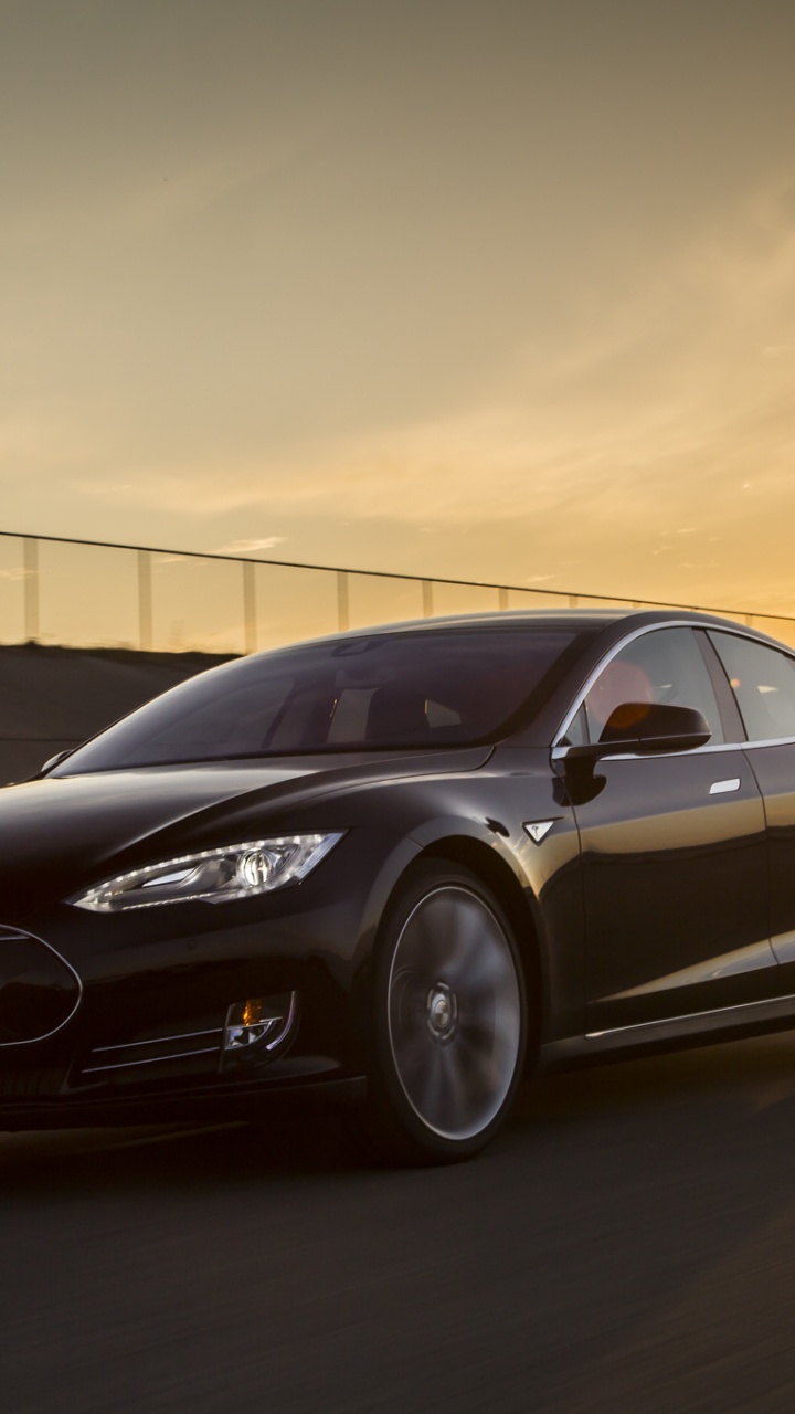 Bmw m 3 Coupe Negro en la Carretera. Wallpaper in 720x1280 Resolution