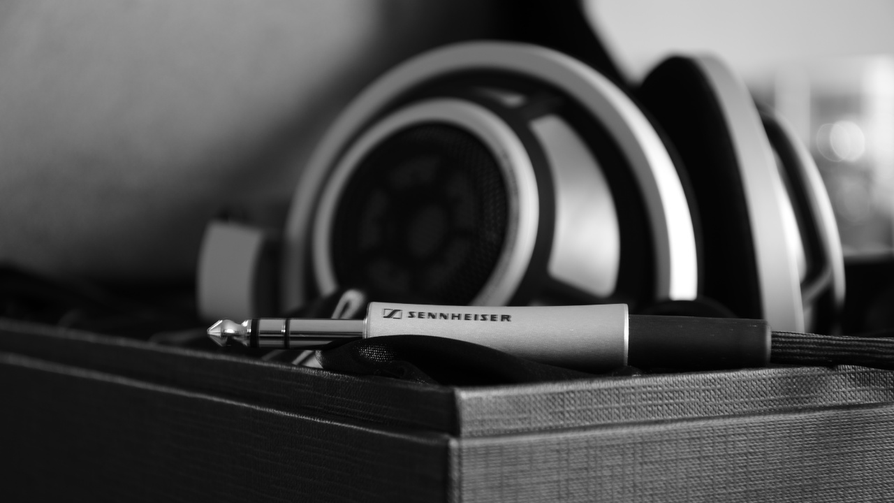 Black and White Headphones on Brown Box. Wallpaper in 1280x720 Resolution