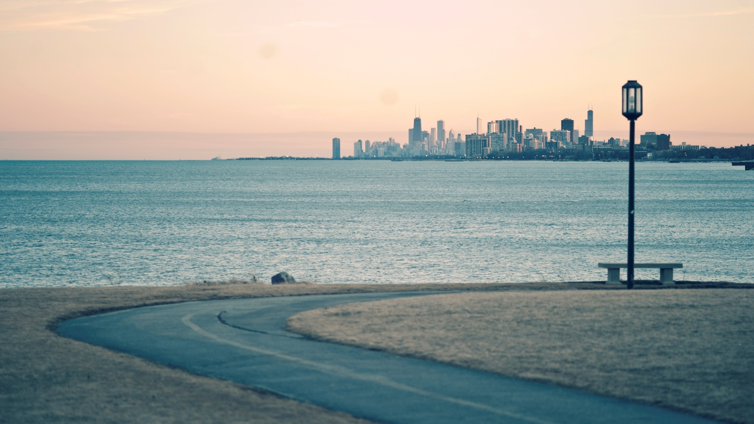 Body of Water Near City Buildings During Daytime. Wallpaper in 2560x1440 Resolution