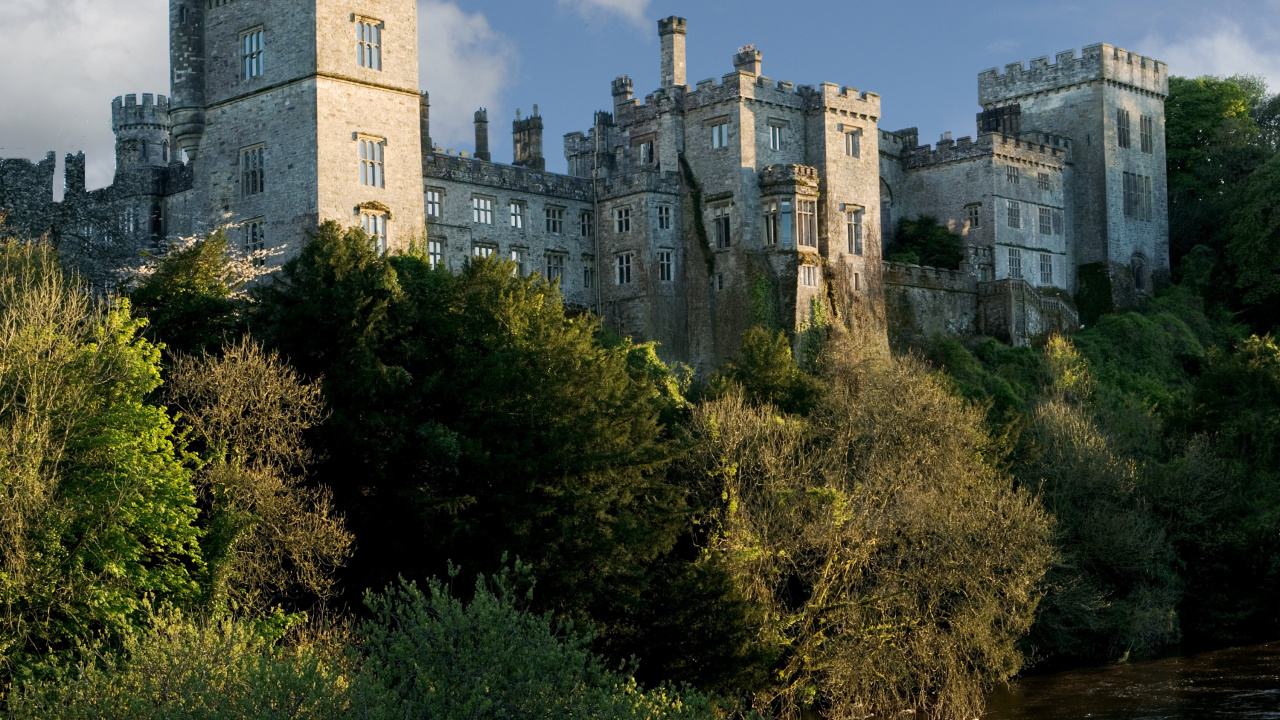 Gray Concrete Castle Under Blue Sky During Daytime. Wallpaper in 1280x720 Resolution