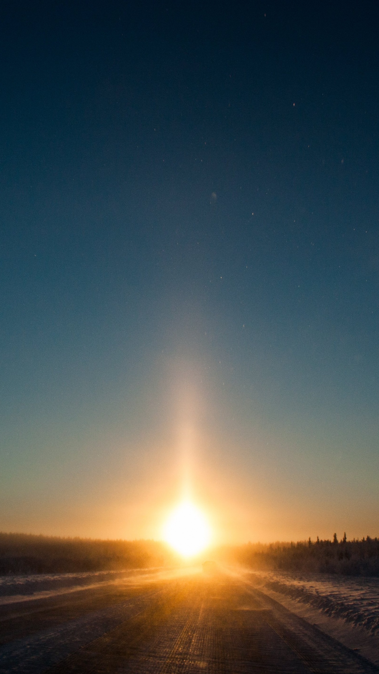 Sun Setting Over The Field. Wallpaper in 1440x2560 Resolution