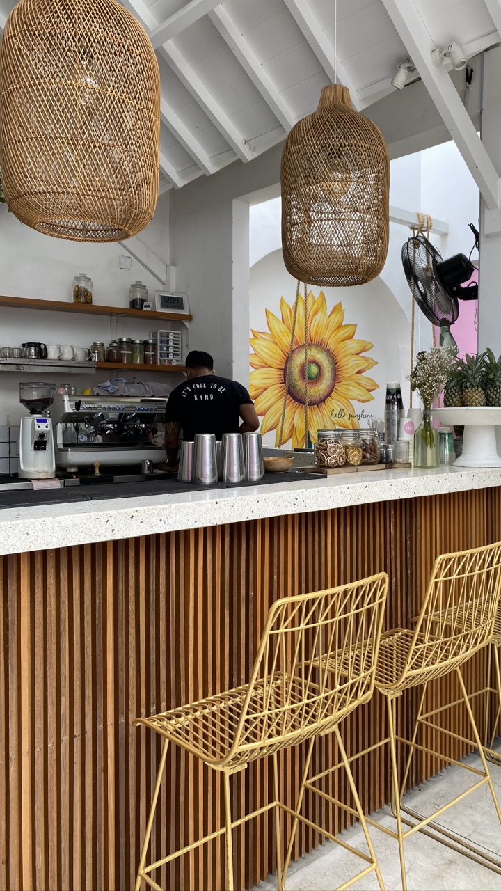 Table, Dining Room, Countertop, Kitchen Appliance, Home Appliance. Wallpaper in 720x1280 Resolution