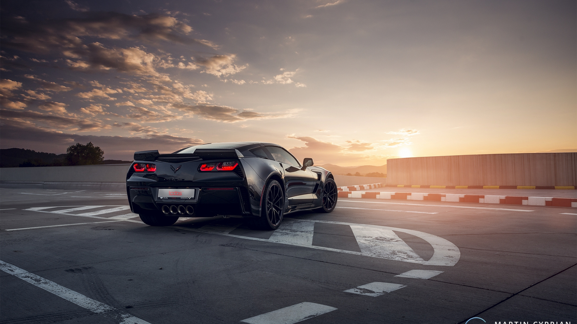 Porsche 911 Noire Sur Route Pendant le Coucher du Soleil. Wallpaper in 1920x1080 Resolution
