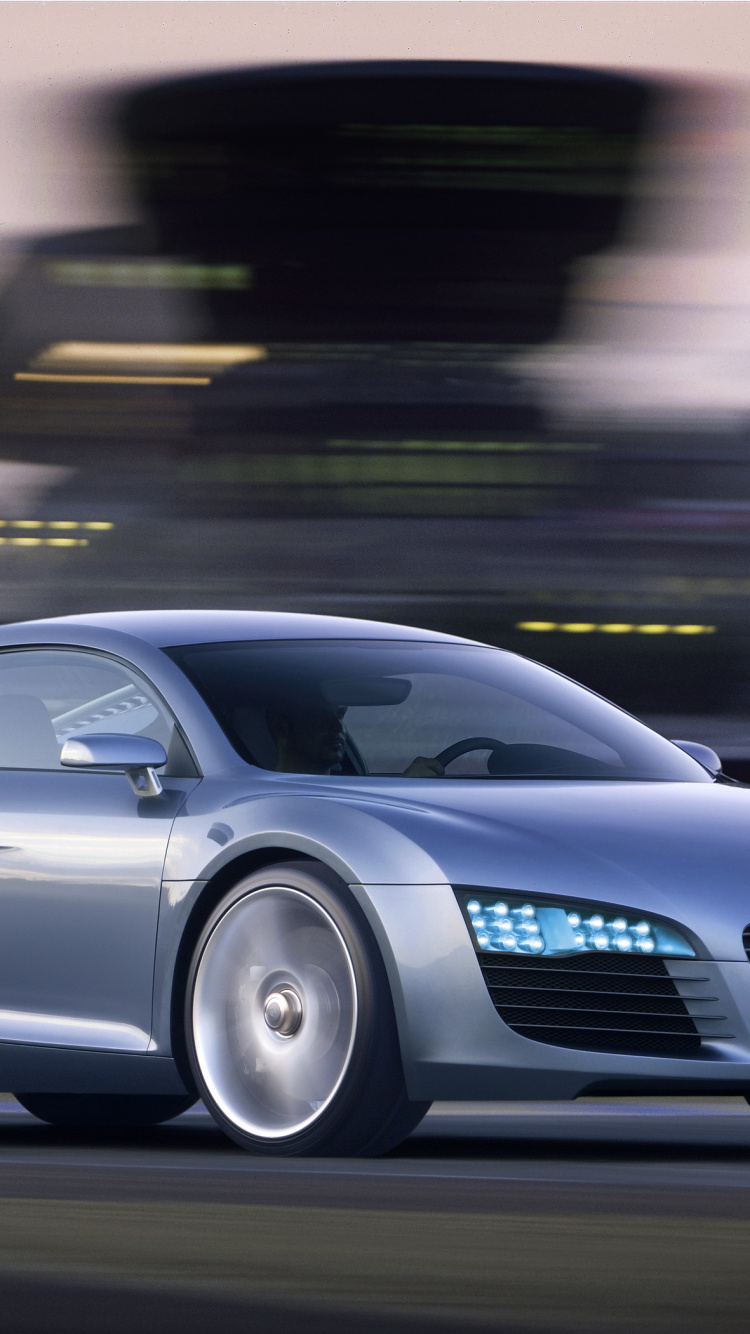 Porsche 911 Argent Sur Route Pendant la Journée. Wallpaper in 750x1334 Resolution