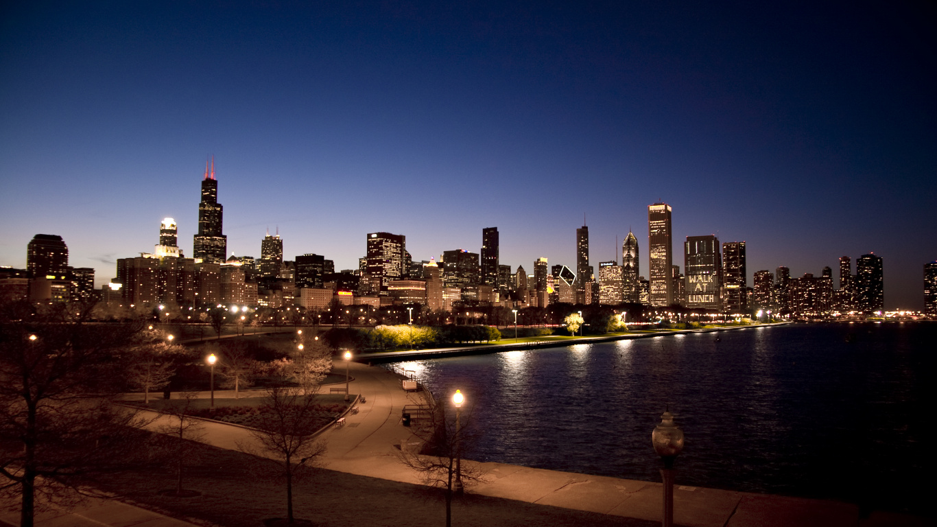 Horizonte de la Ciudad Durante la Noche. Wallpaper in 1366x768 Resolution