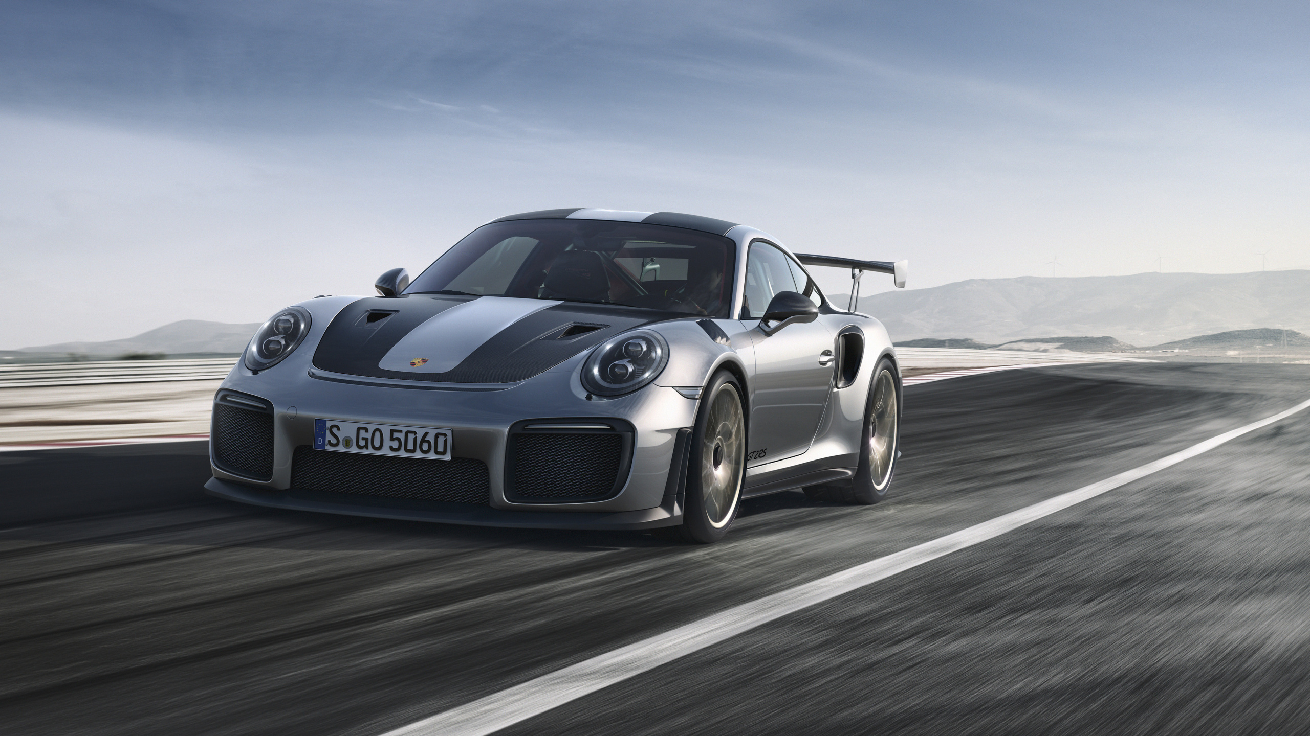 Schwarzer Porsche 911 Unterwegs. Wallpaper in 2560x1440 Resolution