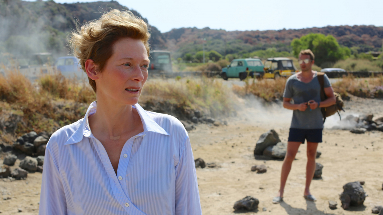 Woman in White Button up Shirt Standing on Brown Sand During Daytime. Wallpaper in 1280x720 Resolution