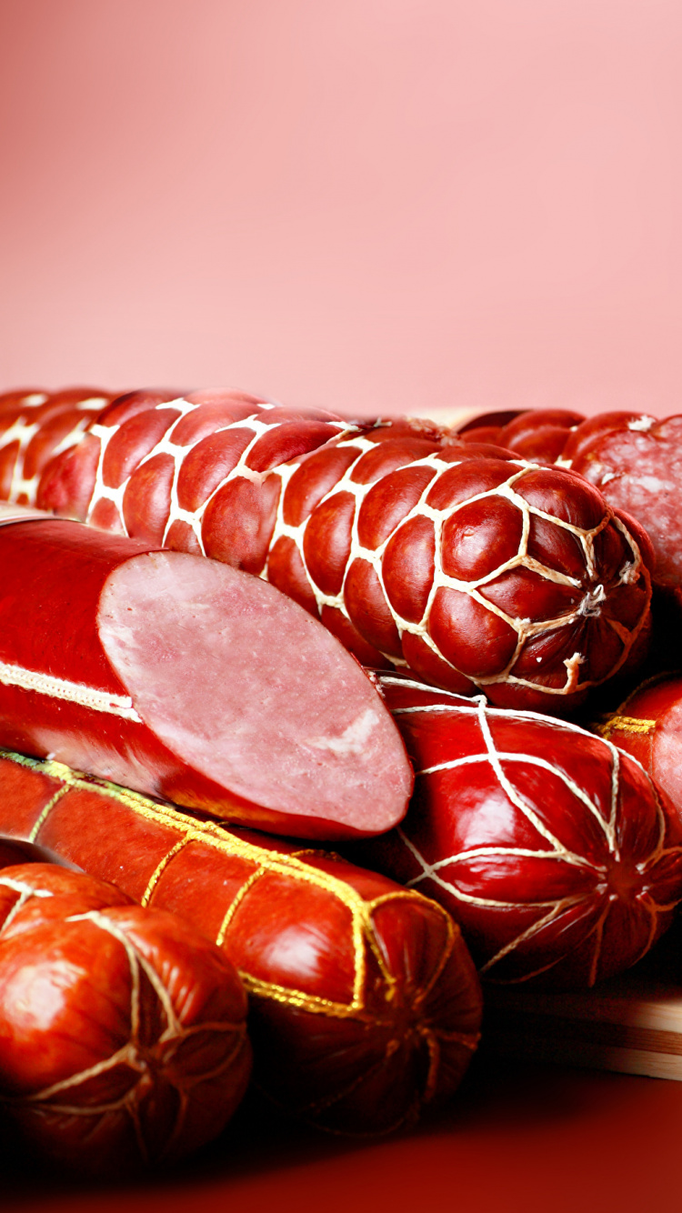 Pain Brun Sur un Plateau en Bois Brun. Wallpaper in 750x1334 Resolution