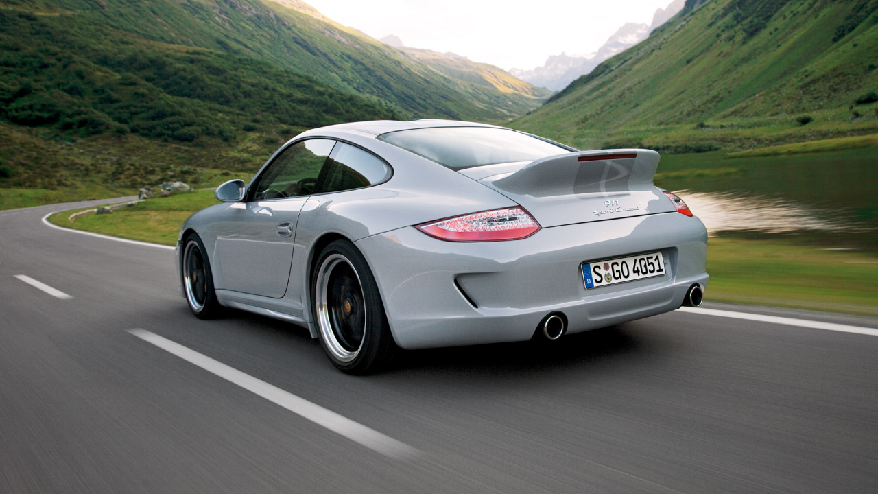 Weißer Porsche 911 Tagsüber Unterwegs. Wallpaper in 1280x720 Resolution