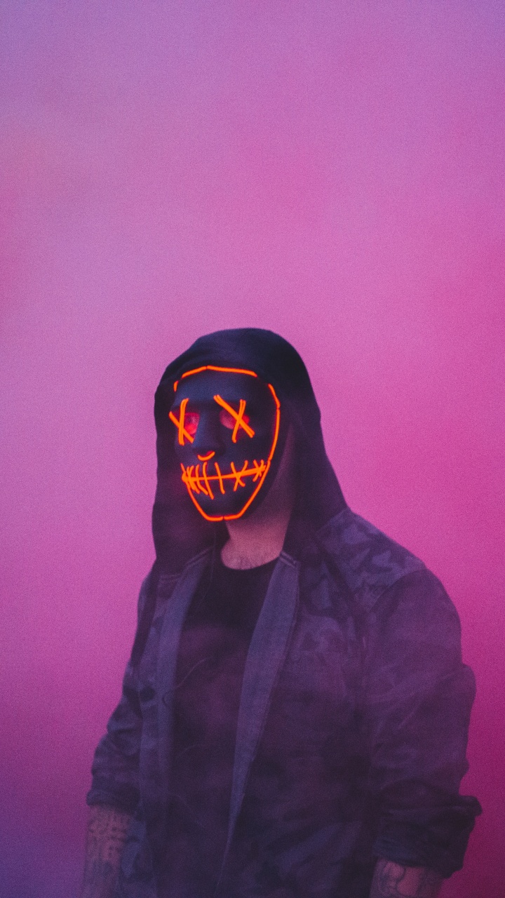 Homme à Capuche Noir Portant Des Lunettes Noires. Wallpaper in 720x1280 Resolution