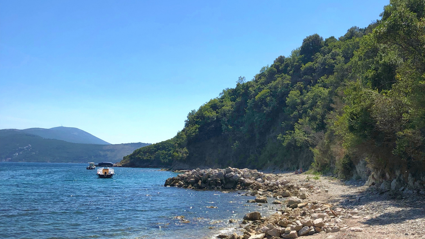 Montenegro, Seekajak, Wasserfahrzeug, Boot, Küste. Wallpaper in 1366x768 Resolution