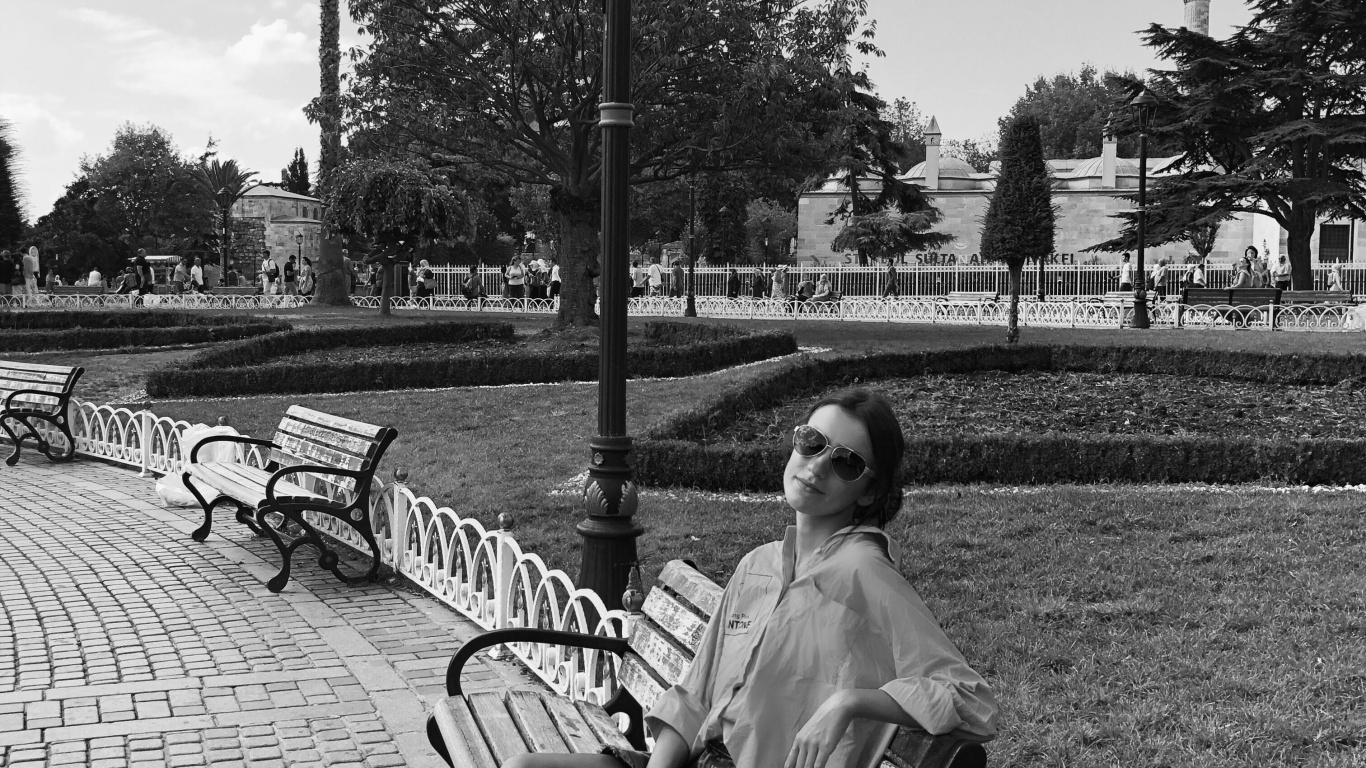 Human Body, Sitting, Street Light, Monochrome, Black and White. Wallpaper in 1366x768 Resolution