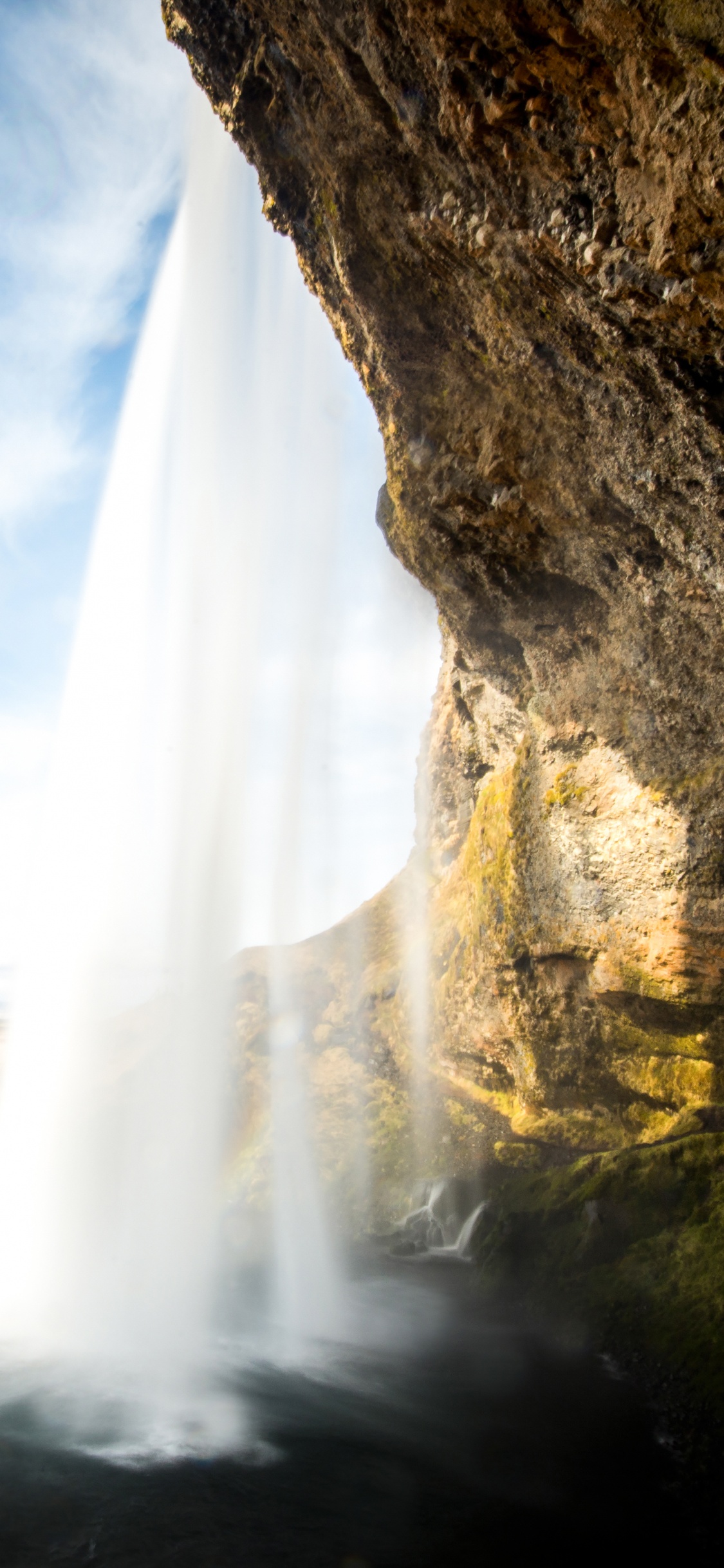 Seljalandsfoss, Wasserfall, Natur, Wasser, Rock. Wallpaper in 1125x2436 Resolution