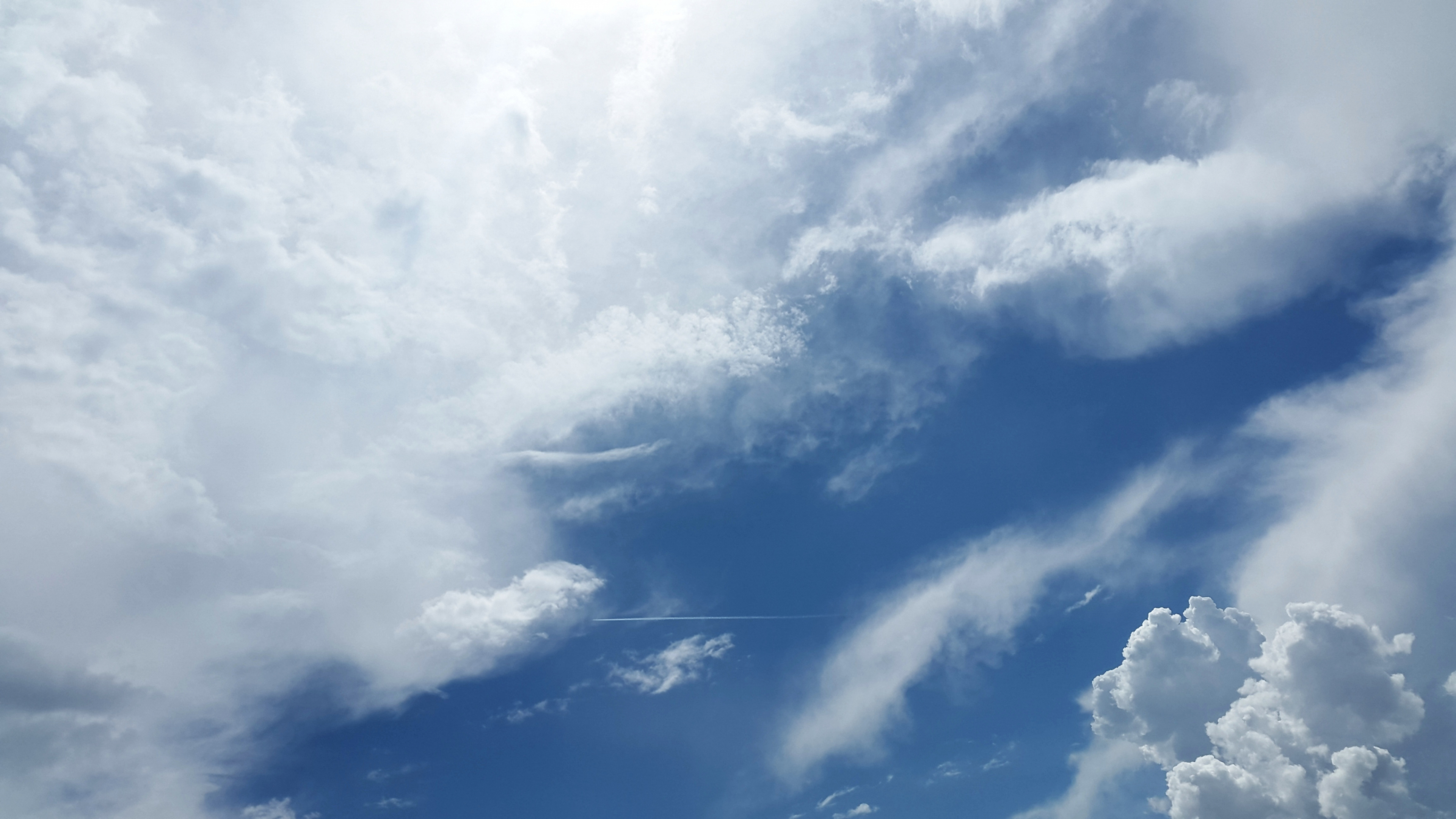 Weiße Wolken Und Blauer Himmel Tagsüber. Wallpaper in 3840x2160 Resolution