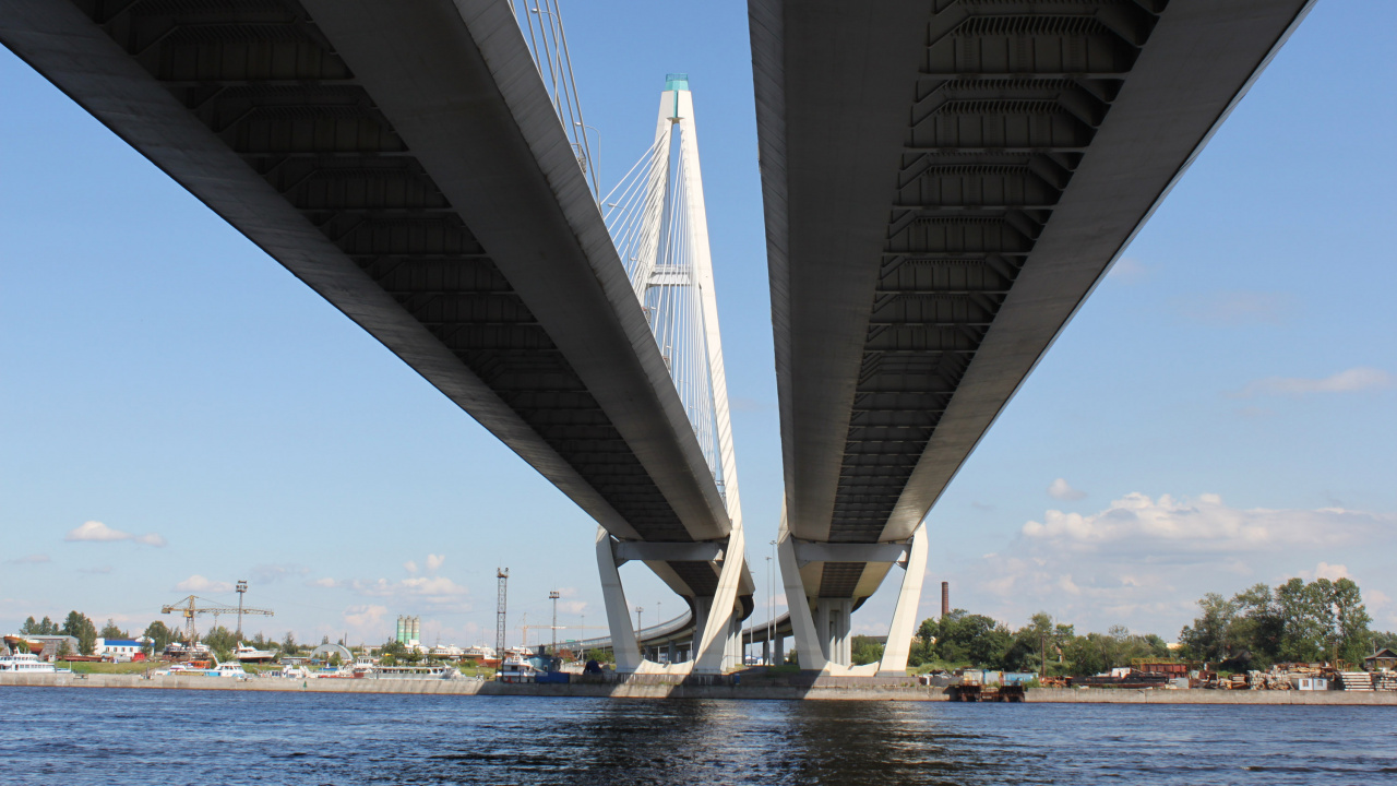 White and Gray Bridge Over Blue Sea During Daytime. Wallpaper in 1280x720 Resolution