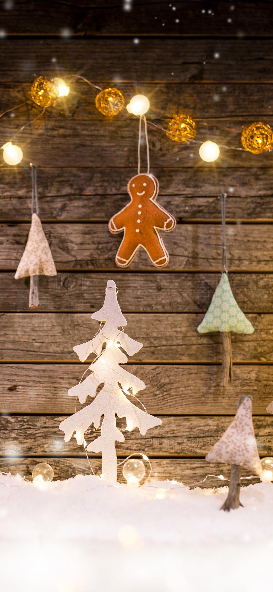 Weihnachten, Weihnachtsbaum, Weihnachtsdekoration, Winter, Tradition. Wallpaper in 1125x2436 Resolution