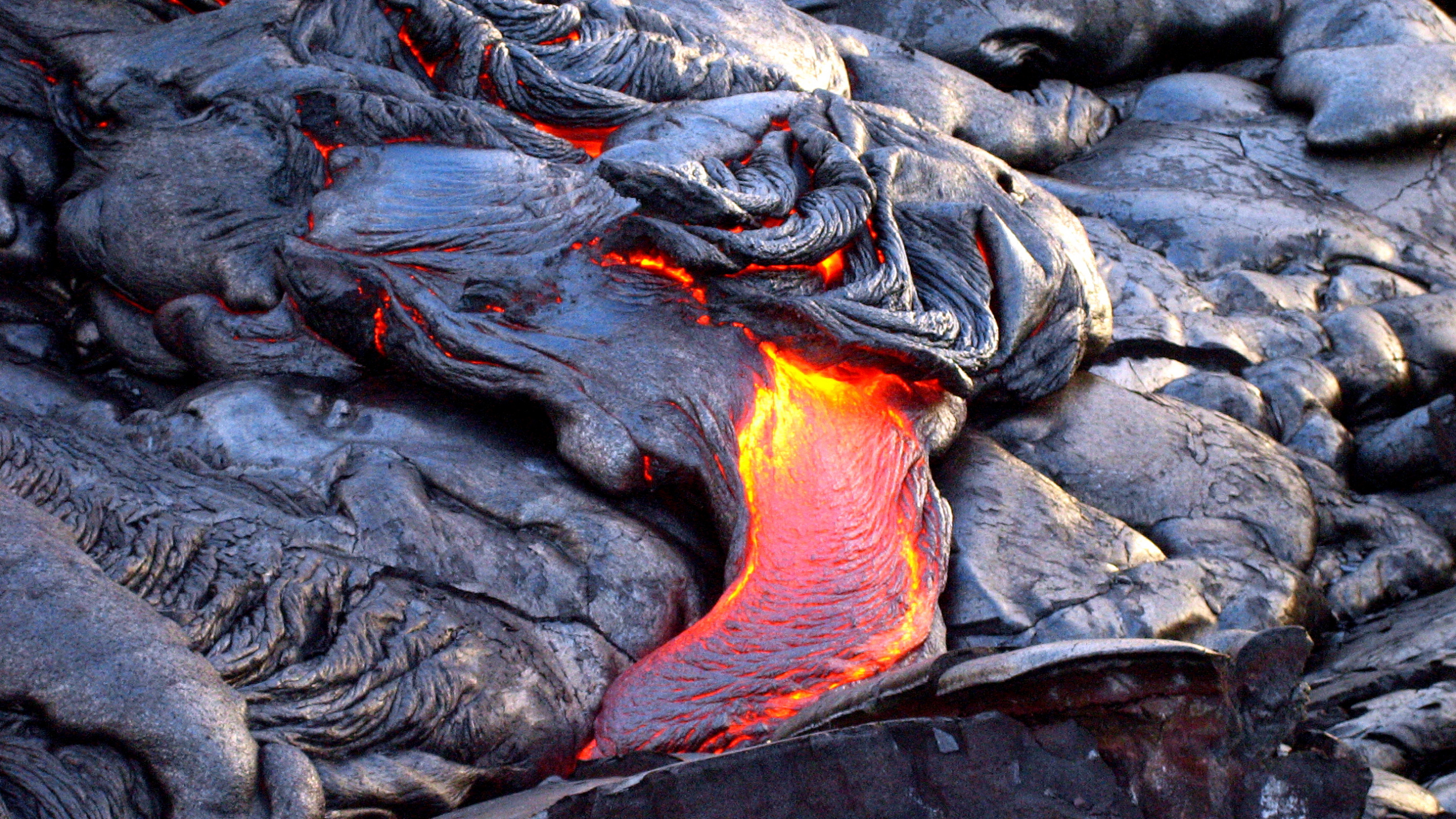 Black and Orange Fire on Gray Rock. Wallpaper in 2560x1440 Resolution
