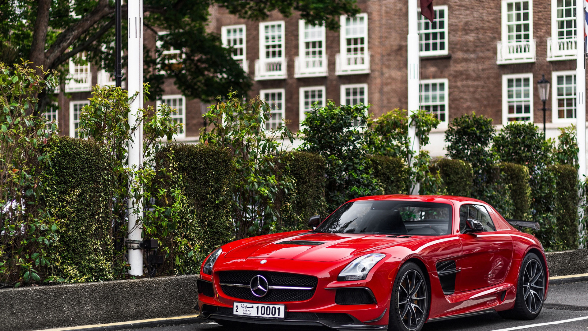 Ferrari Rouge 458 Italia Sur Route Près du Bâtiment Pendant la Journée. Wallpaper in 1920x1080 Resolution
