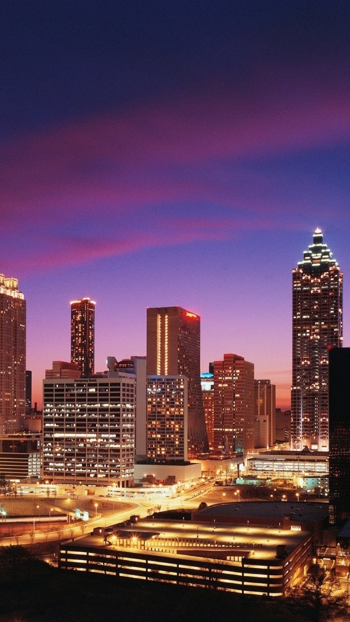 Horizonte de la Ciudad Durante la Noche. Wallpaper in 720x1280 Resolution