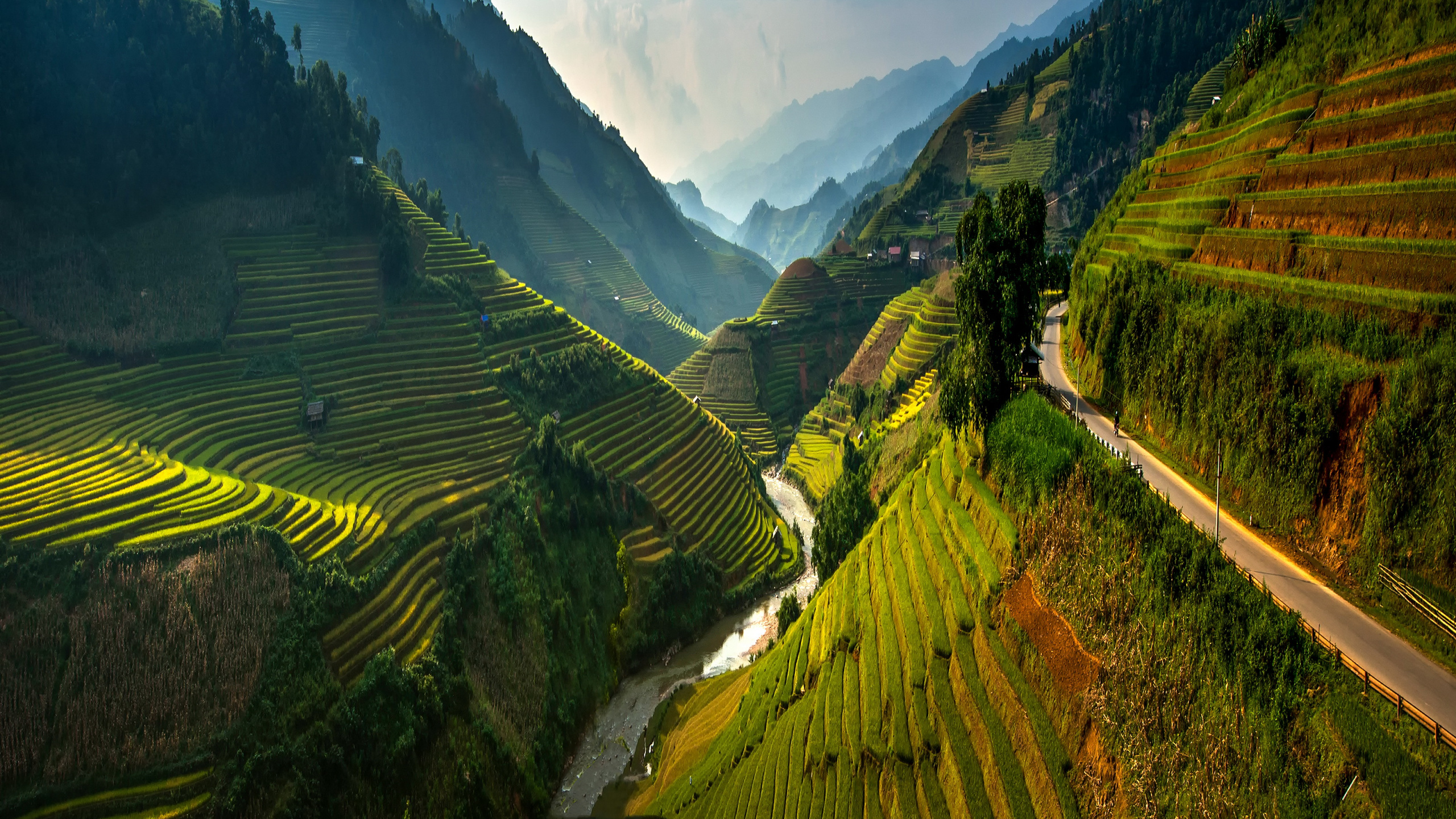 Green Mountains Under White Sky During Daytime. Wallpaper in 2560x1440 Resolution