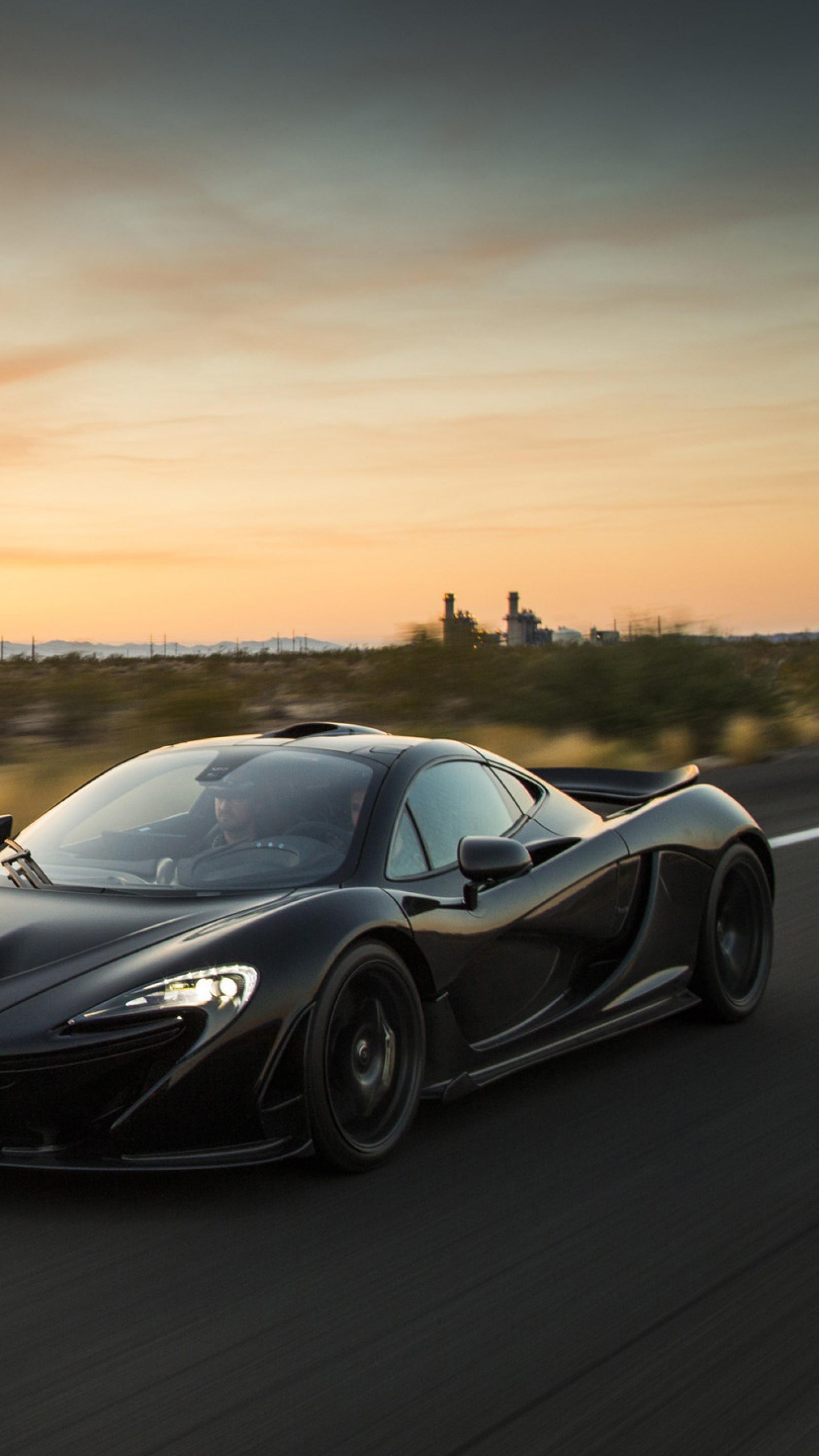 Porsche 911 Noire Sur Route Pendant la Journée. Wallpaper in 1440x2560 Resolution