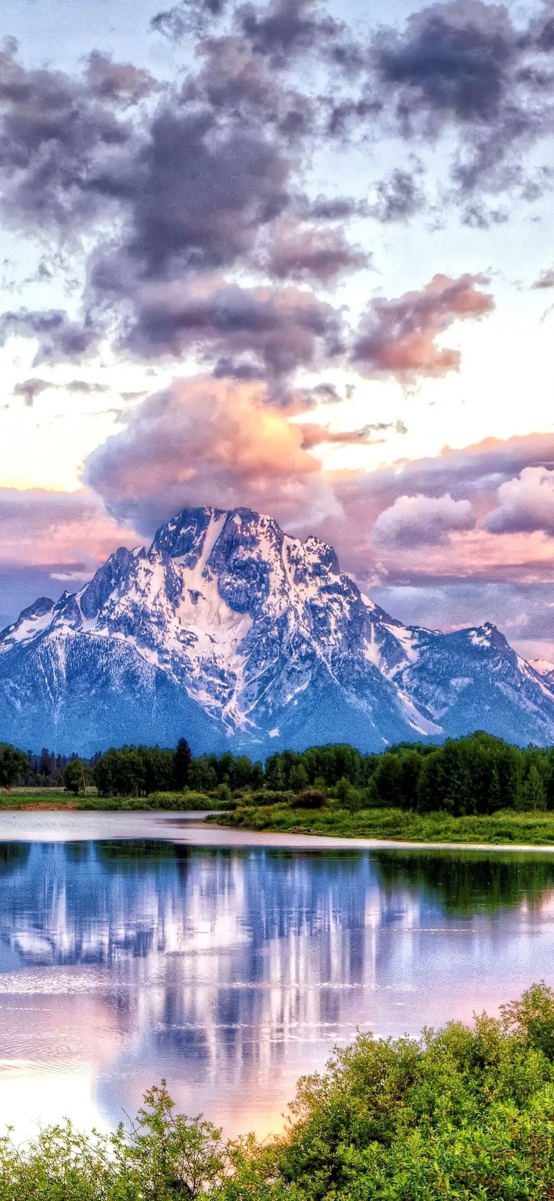 Green Trees Near Lake Under Cloudy Sky During Daytime. Wallpaper in 1125x2436 Resolution