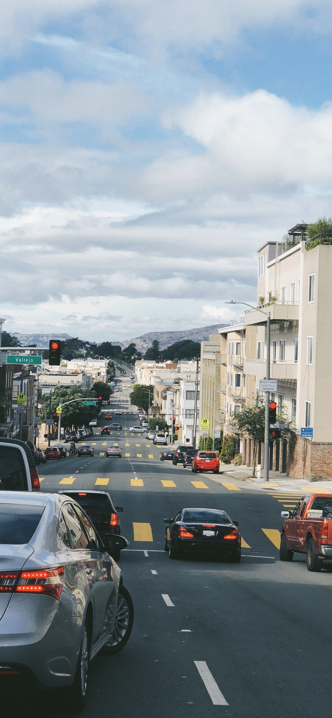San Francisco, Lane, King, Compact Car, Family Car. Wallpaper in 1125x2436 Resolution