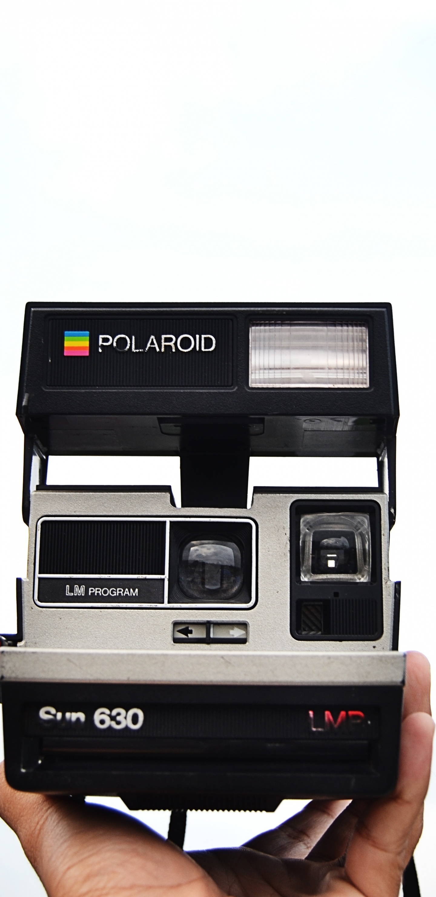 Schwarz-weiß Polaroid-Kamera. Wallpaper in 1440x2960 Resolution