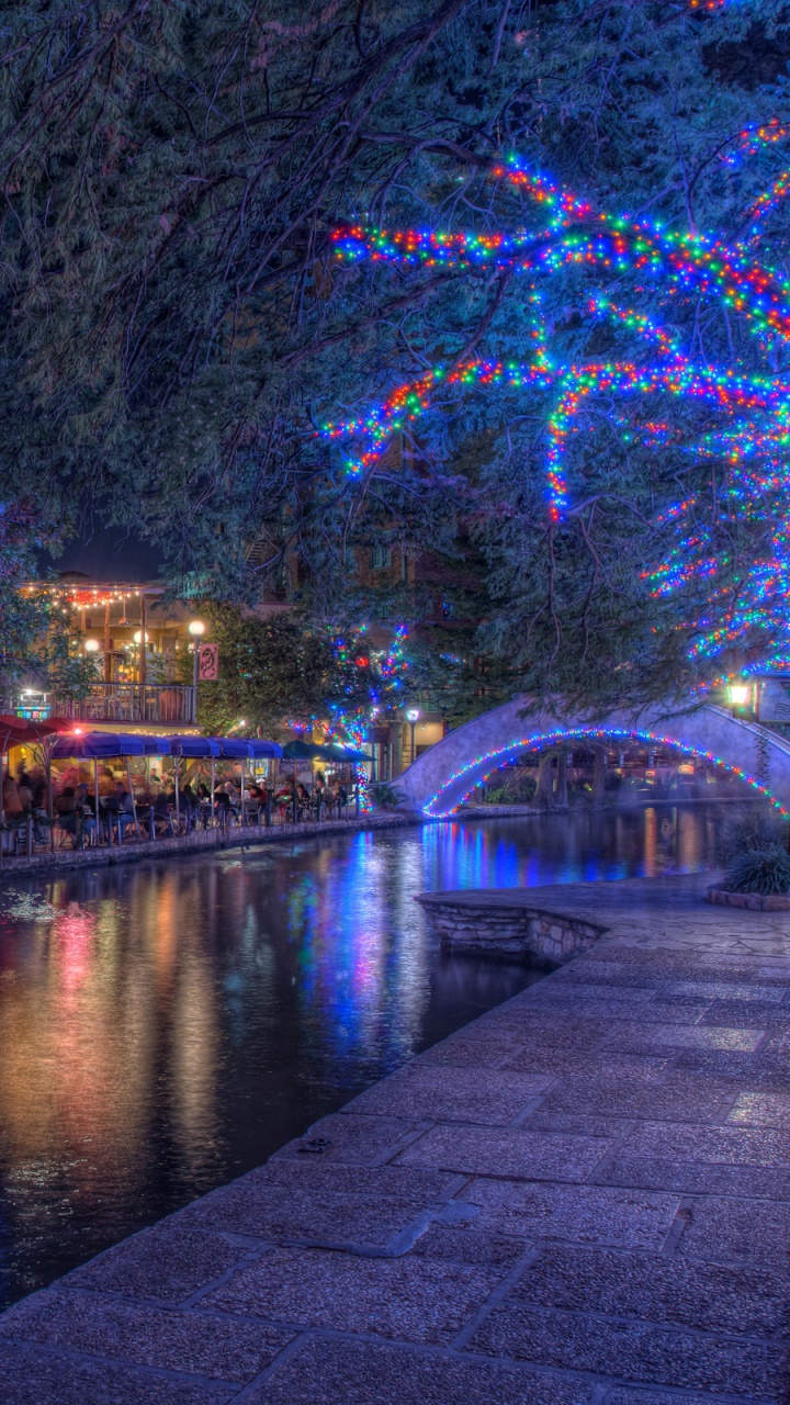 Weihnachten, Weihnachtsbeleuchtung, Nacht, Wasserstraße, Reflexion. Wallpaper in 720x1280 Resolution