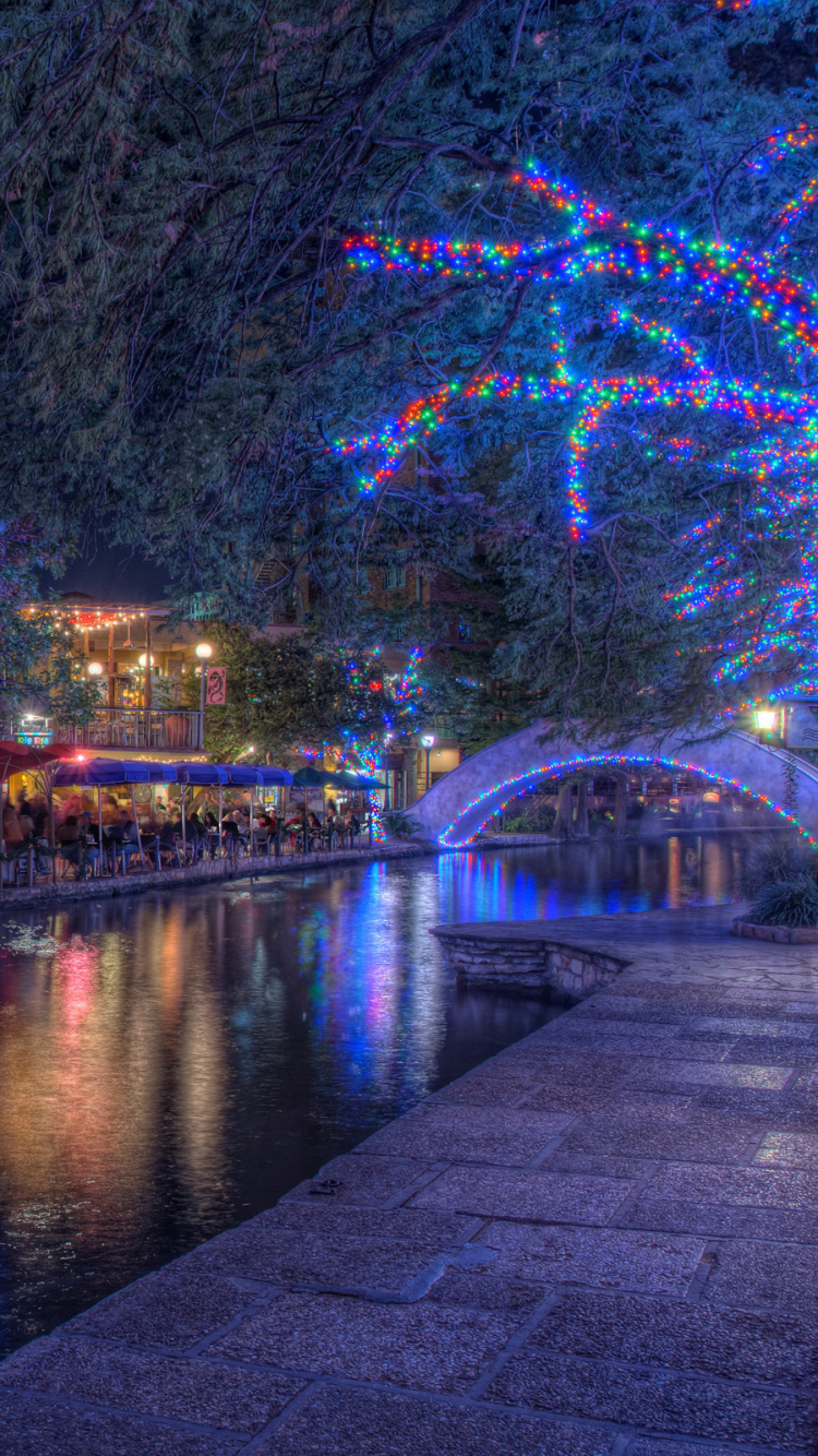 Weihnachten, Weihnachtsbeleuchtung, Nacht, Wasserstraße, Reflexion. Wallpaper in 750x1334 Resolution