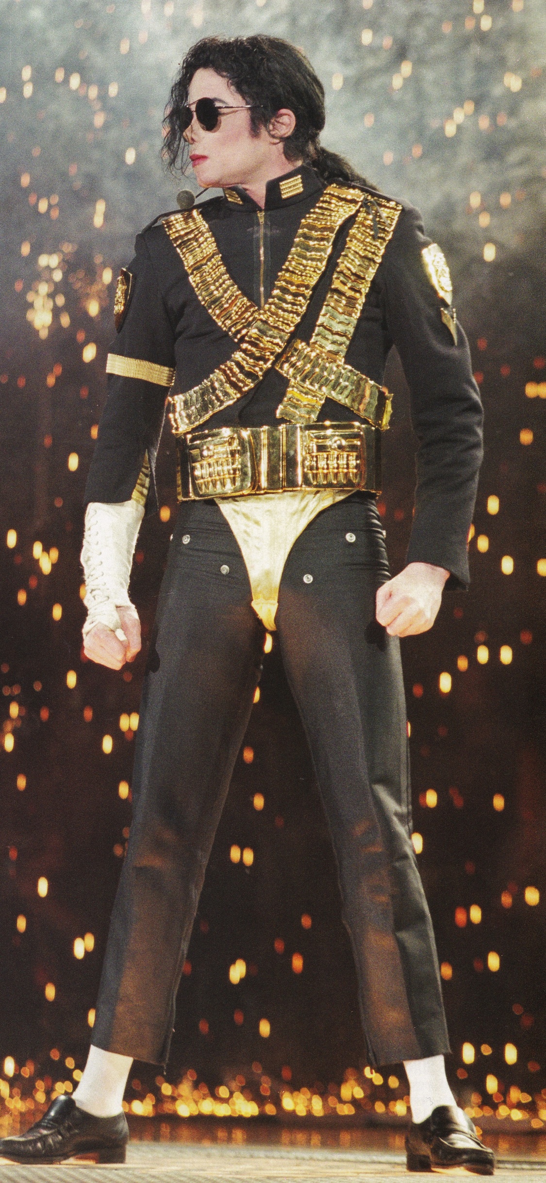 Michael Jackson, Dangerous World Tour, Dangerous, Fashion, Jeans. Wallpaper in 1125x2436 Resolution