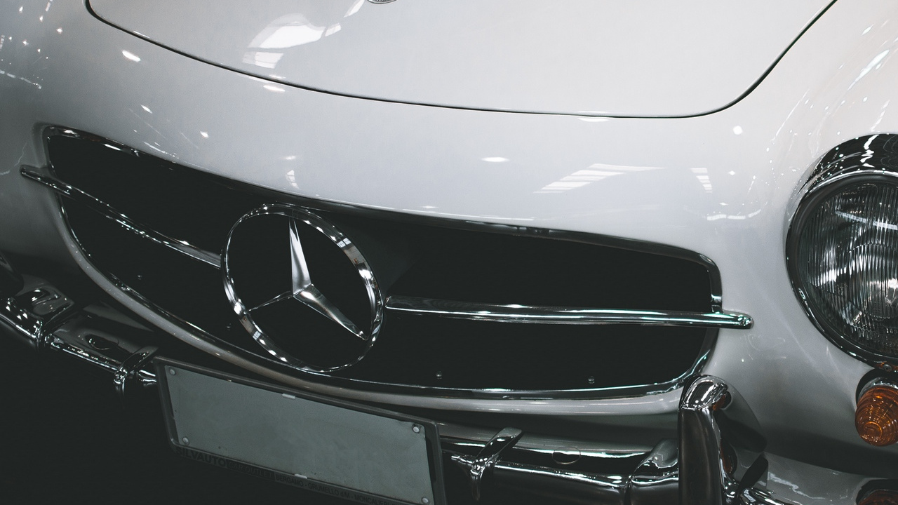 Mercedes Benz Clase c Blanco. Wallpaper in 1280x720 Resolution