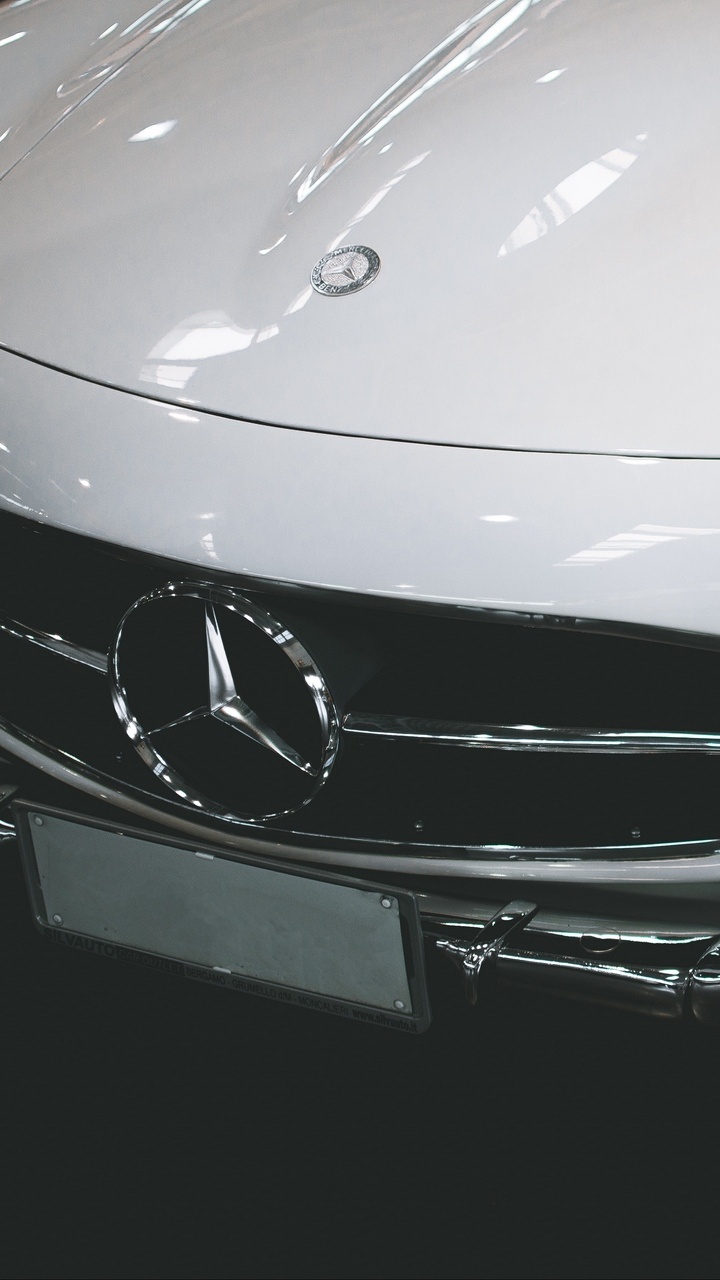 Weiße Mercedes Benz c Klasse. Wallpaper in 720x1280 Resolution