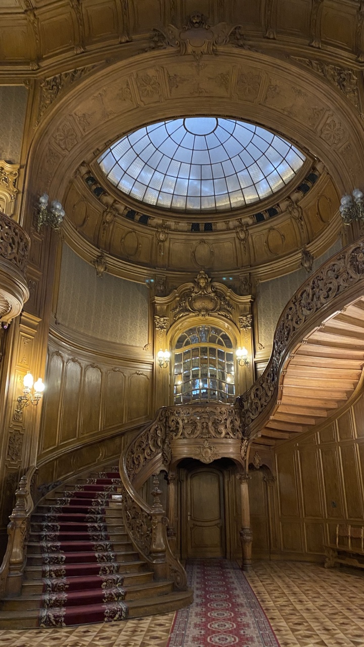 Symmetrie, Innenarchitektur, Leuchte, Hall, Treppe. Wallpaper in 720x1280 Resolution