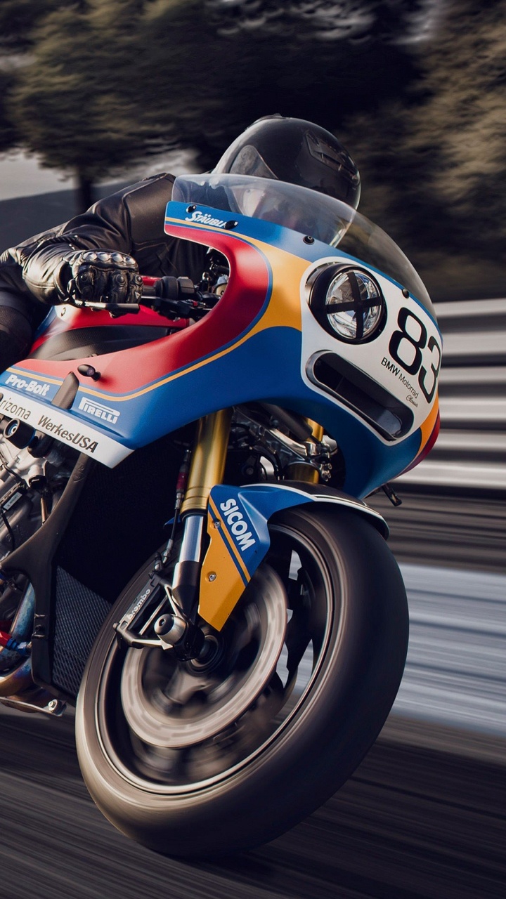 Hombre de Chaqueta Negra Montando Bicicleta Deportiva Naranja en la Carretera de Asfalto Gris Durante el Día. Wallpaper in 720x1280 Resolution