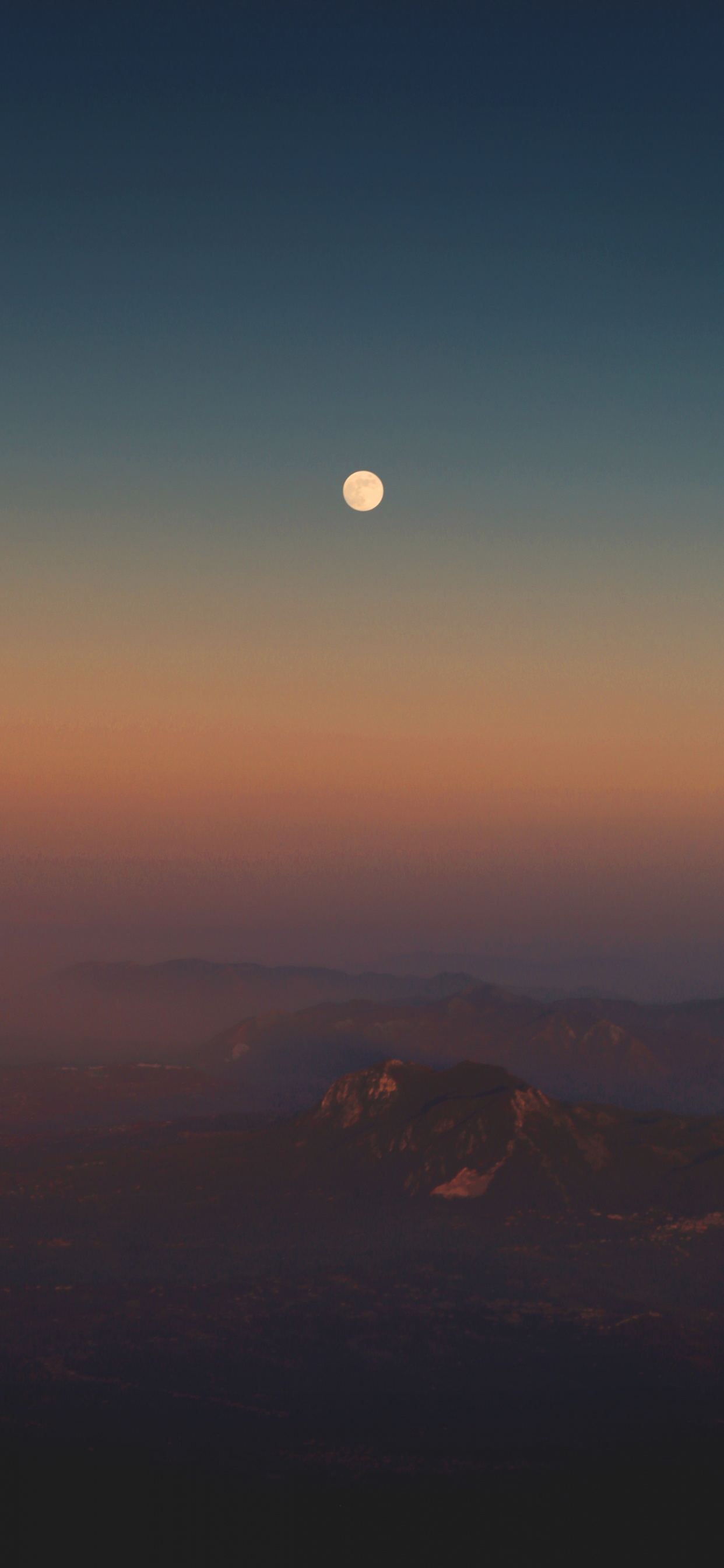 Tagsüber Braune Berge Unter Blauem Himmel. Wallpaper in 1242x2688 Resolution