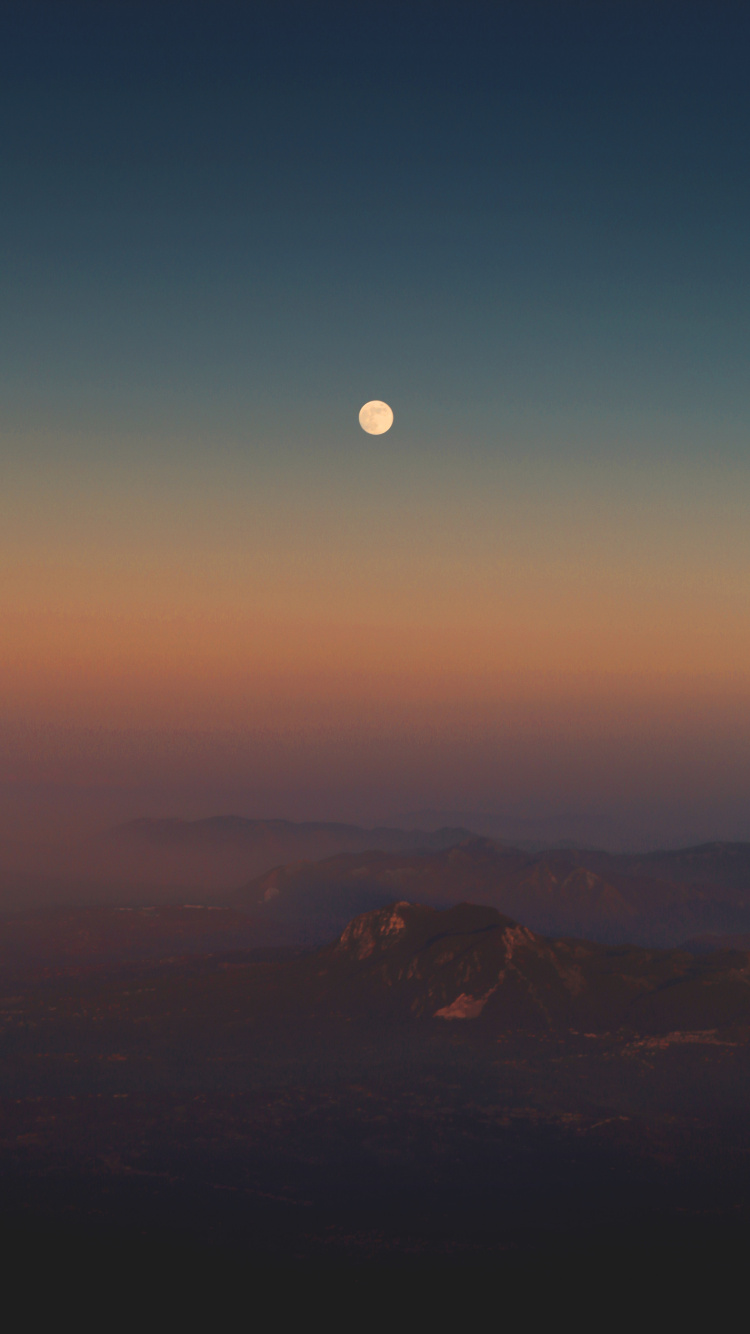 Brown Mountains Under Blue Sky During Daytime. Wallpaper in 750x1334 Resolution