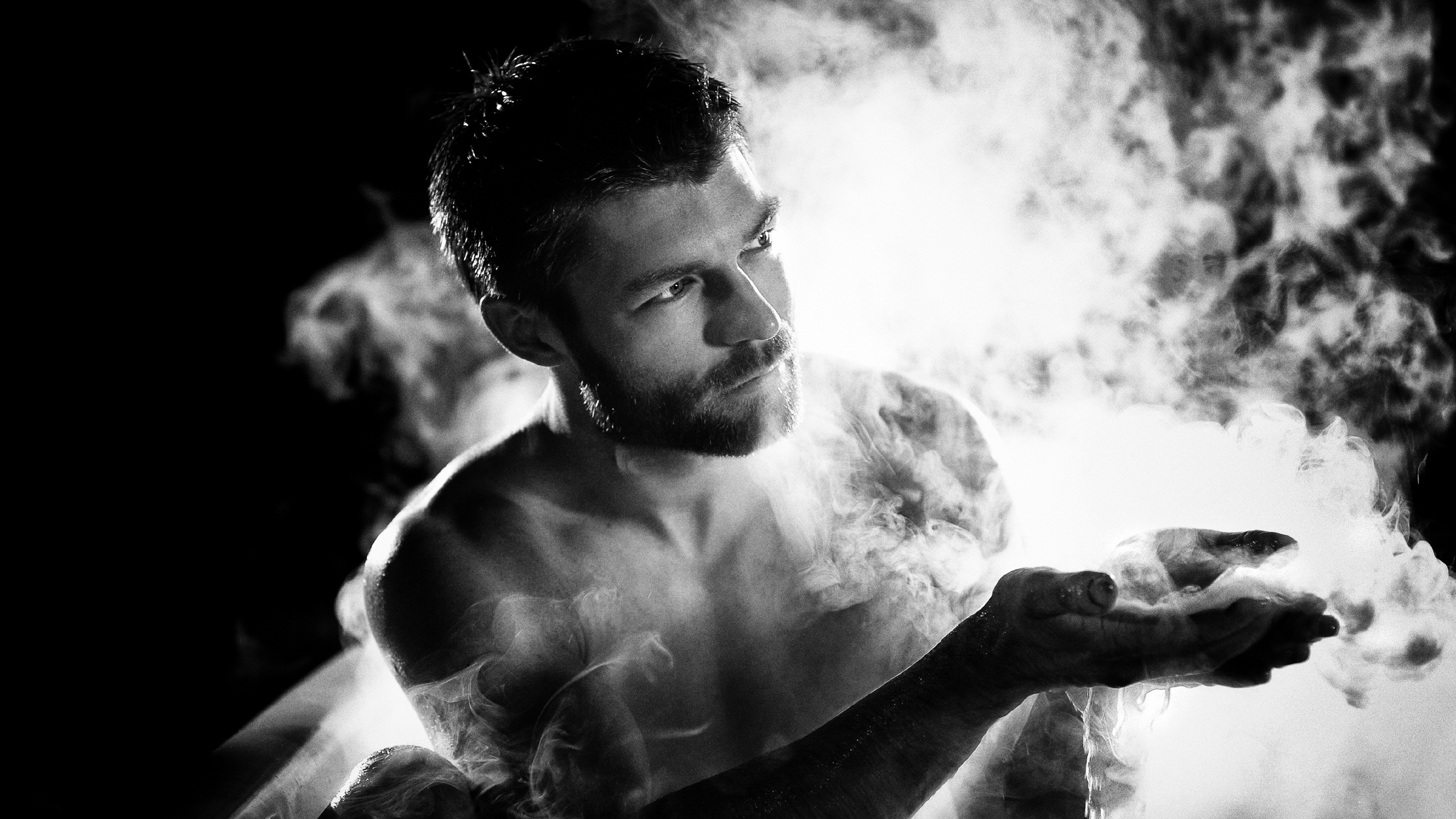 Acteur, L'homme, Muscle, Monochrome, Personne. Wallpaper in 2560x1440 Resolution