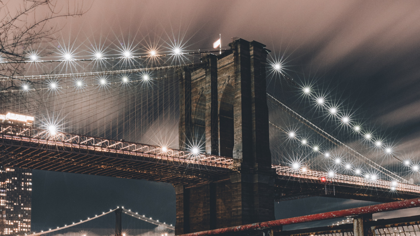 Pont Brun Au-dessus de L'eau Pendant la Nuit. Wallpaper in 1366x768 Resolution