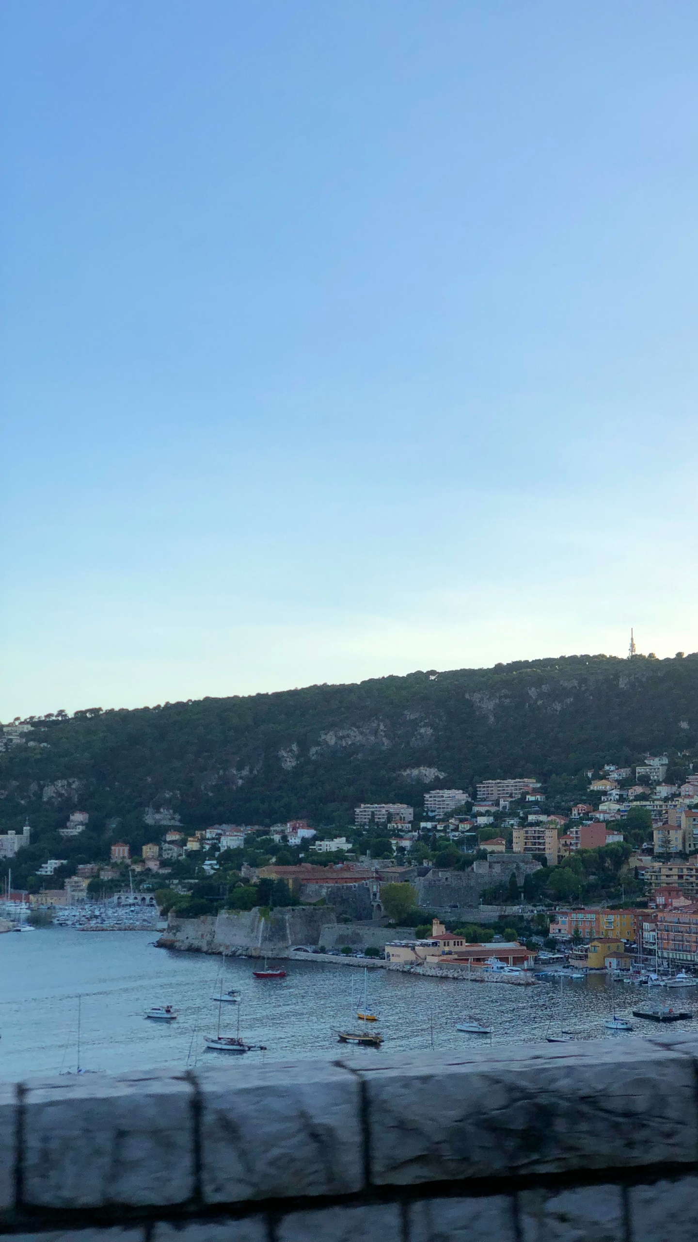 Villefranche Sur Mer, Barrio, Zona Residencial, Suburbio, Canal. Wallpaper in 1440x2560 Resolution
