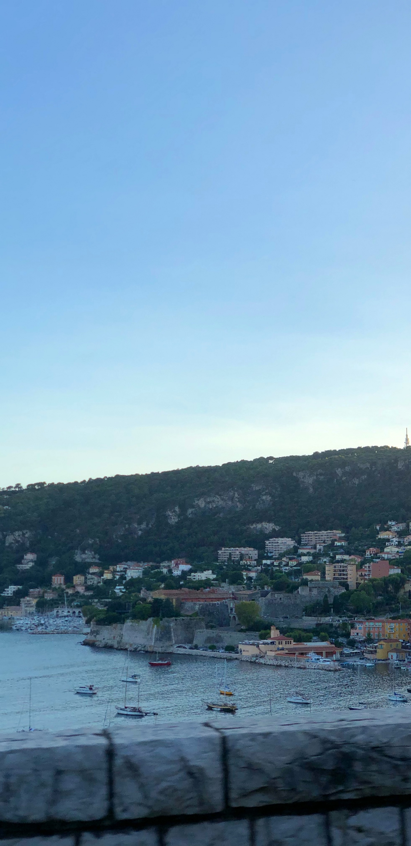 Villefranche Sur Mer, Nachbarschaft, Wohngebiet, Bank, Vorort. Wallpaper in 1440x2960 Resolution